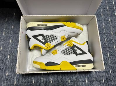 Nike Women's Air Jordan 4 Retro "Vivid Sulfur"