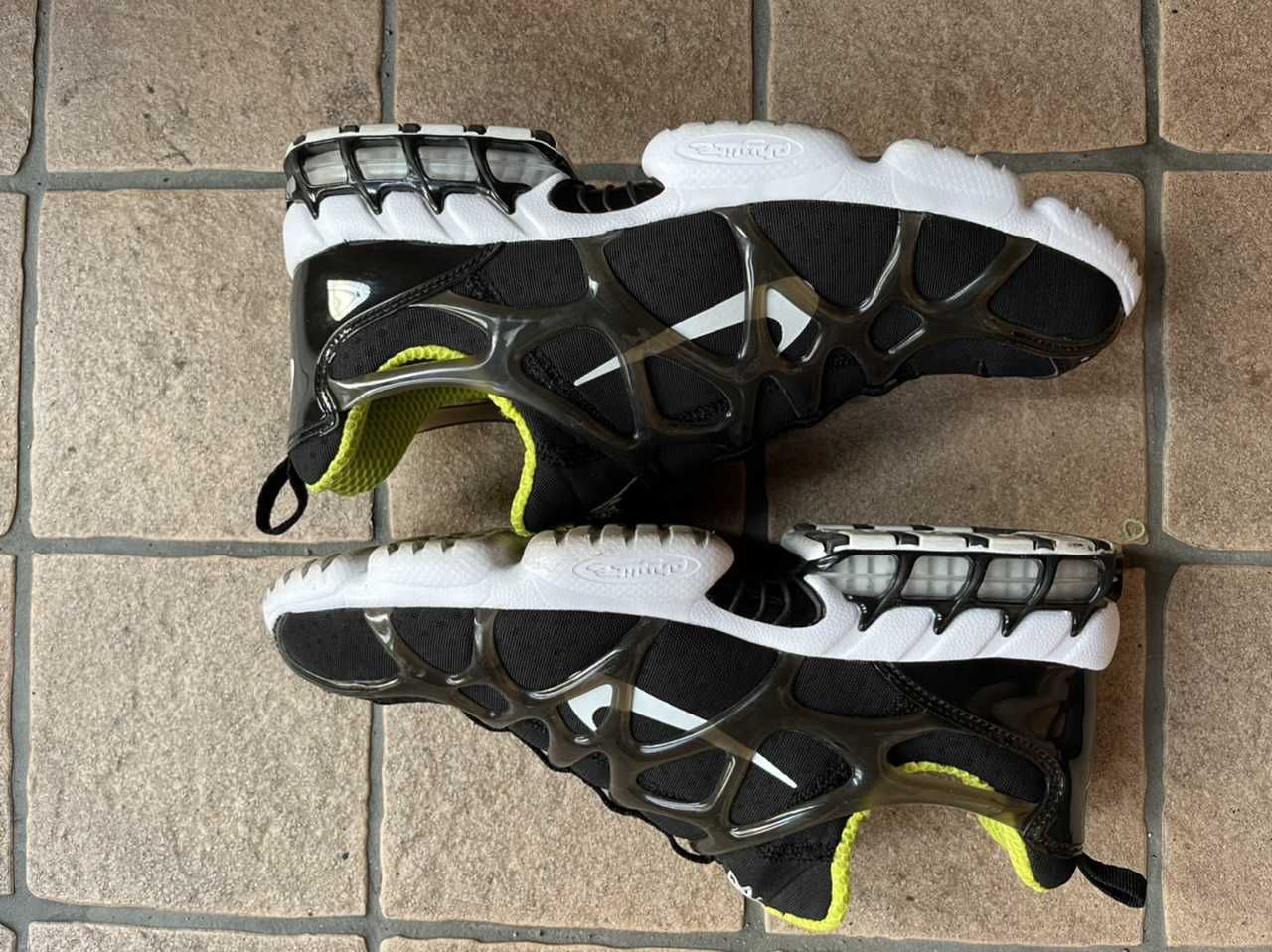 Stussy x Nike Air Zoom Kukini "Black/White/Bright Cactus"