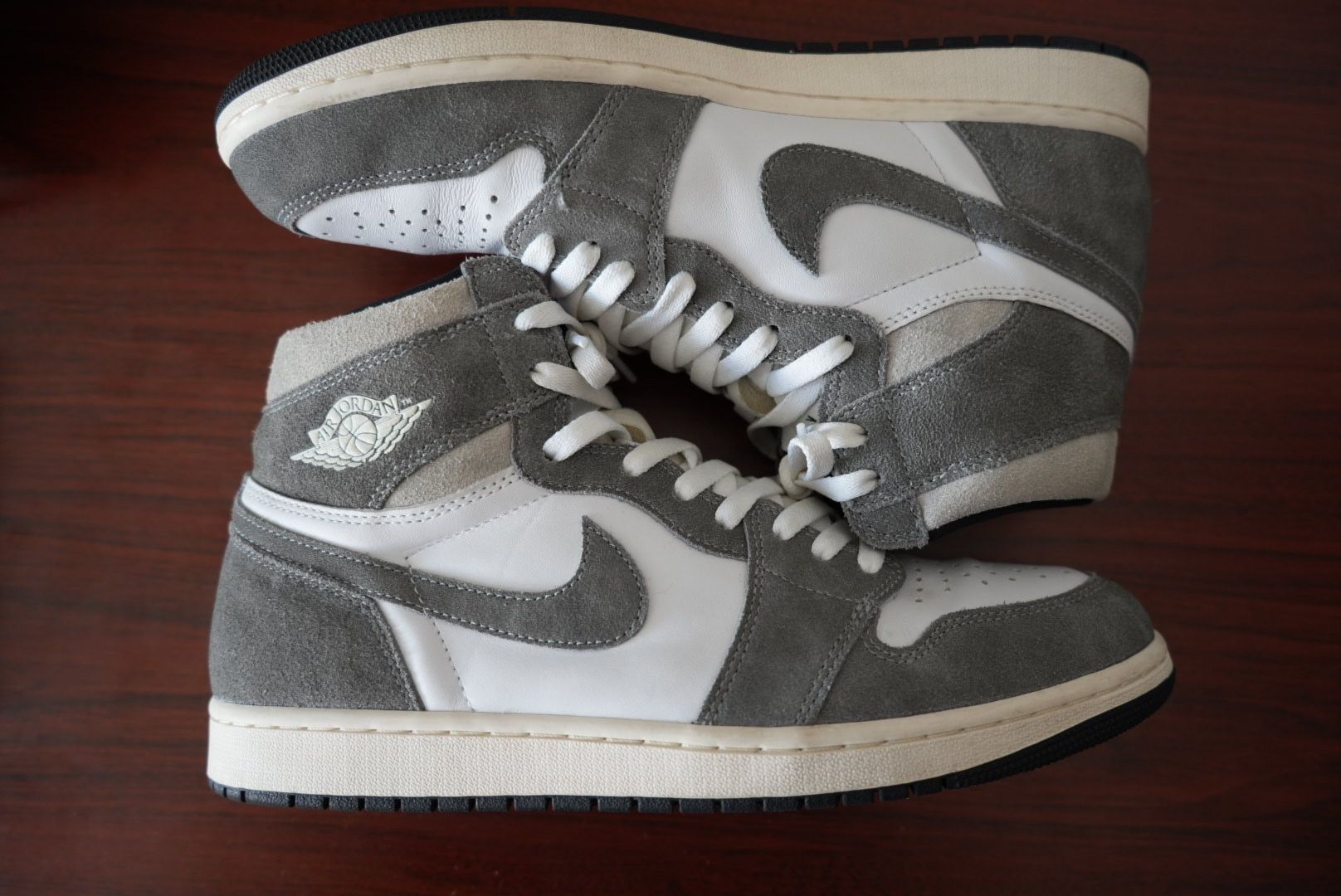 Nike Air Jordan 1 Retro High OG "Black and Smoke Grey"