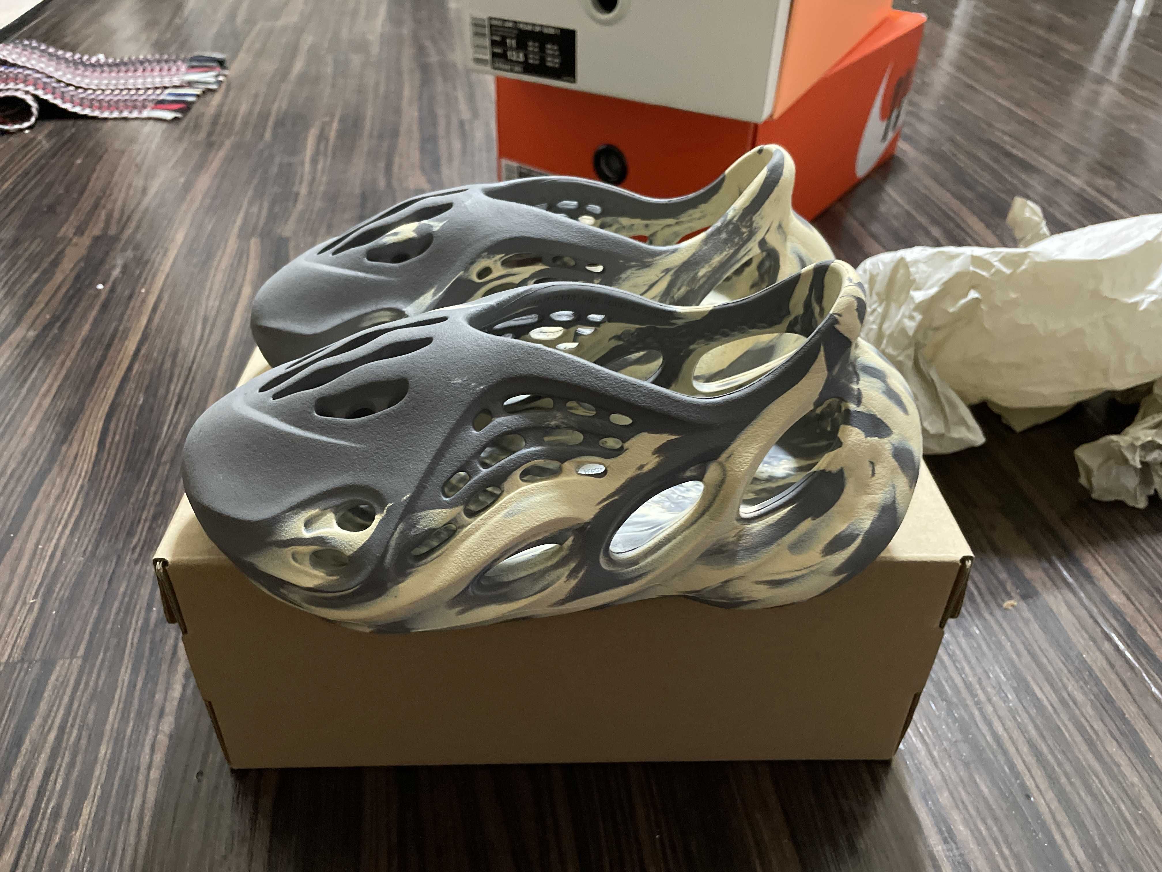 adidas YEEZY Foam Runner "MXT Moon Gray"