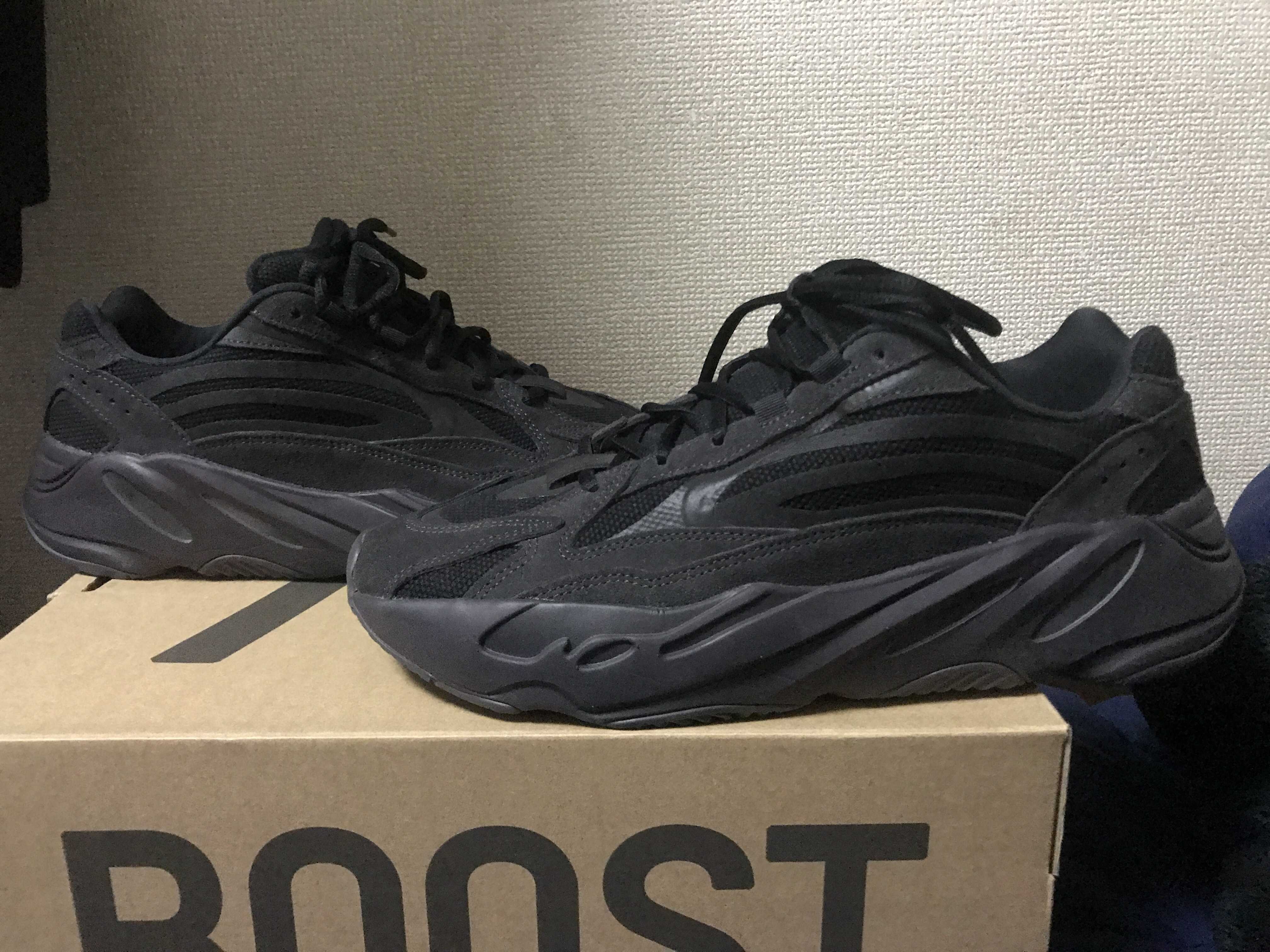 adidas YEEZY BOOST 700 V2 "Vanta"