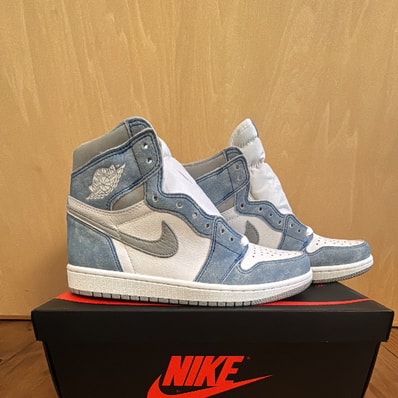 Nike Air Jordan 1 High OG "Hyper Royal"