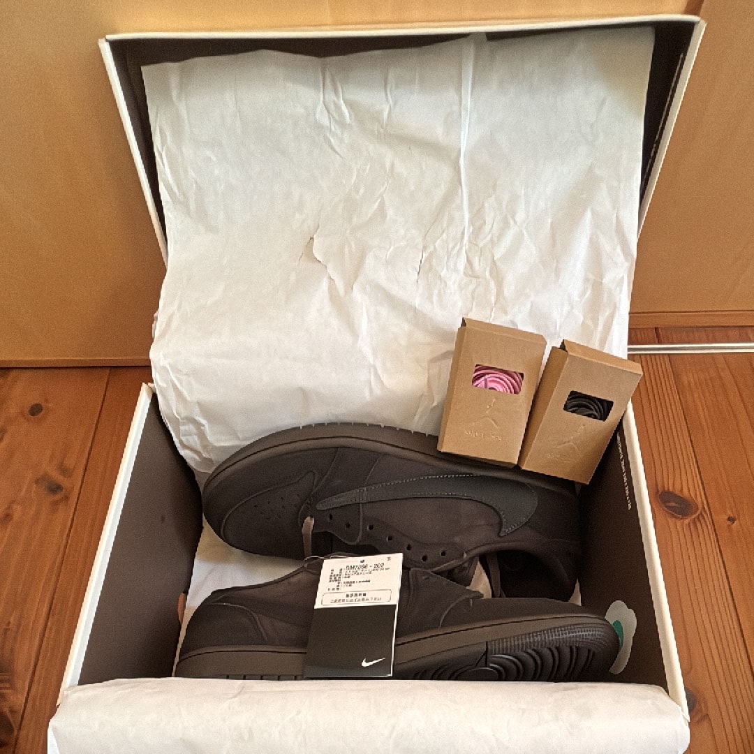 トラヴィススコット × ナイキ エアジョーダン1 ロー OG SP "ベルベットブラウン アンド ダークモカ"