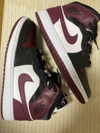 NIKE Women's AIR JORDAN 1 MID "DARK BEETROOT"