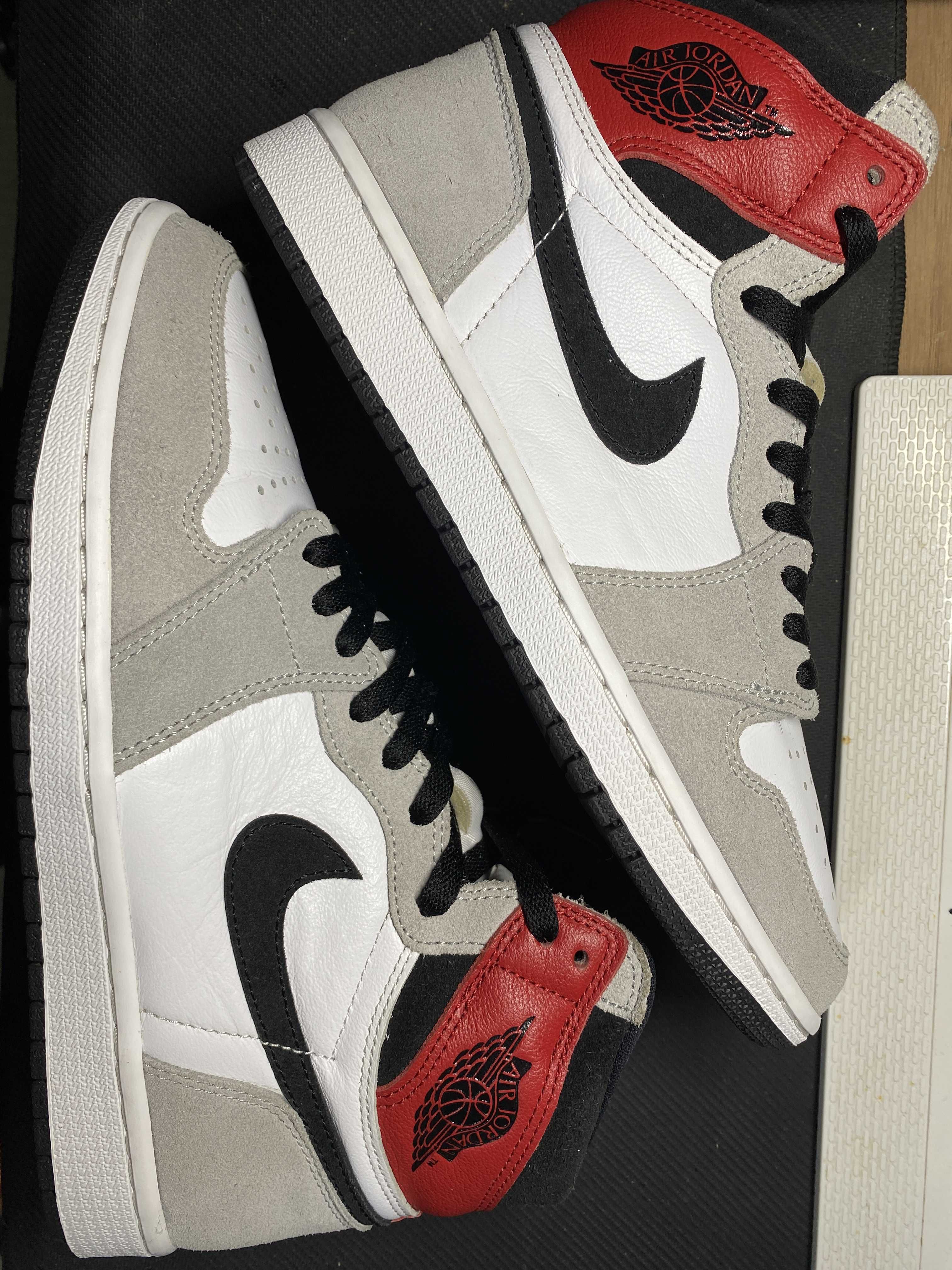 Nike Air Jordan 1 High OG "White/Black/Light Smoke Grey"