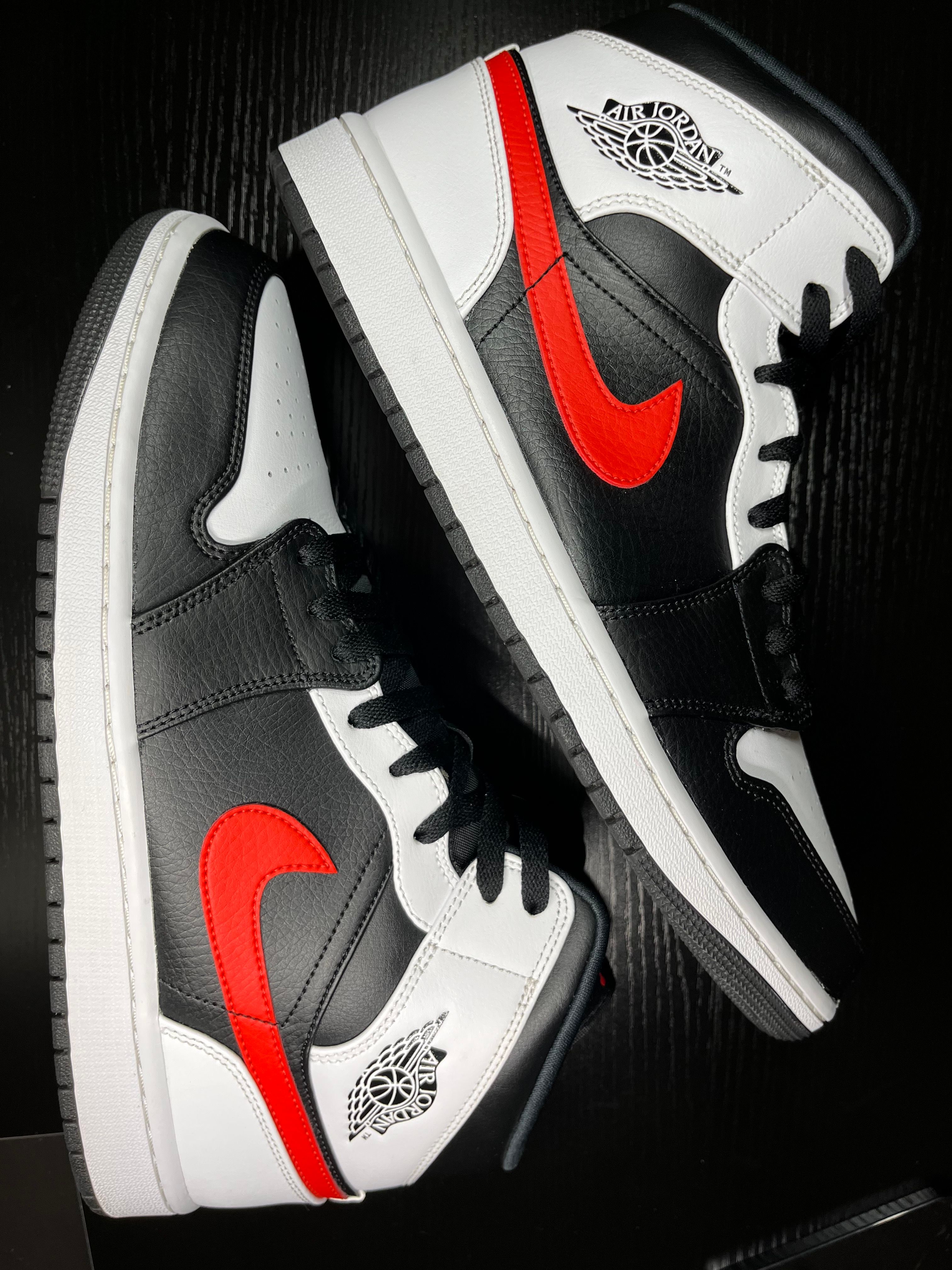 NIKE AIR JORDAN 1 MID "BLACK/CHILE RED/WHITE"