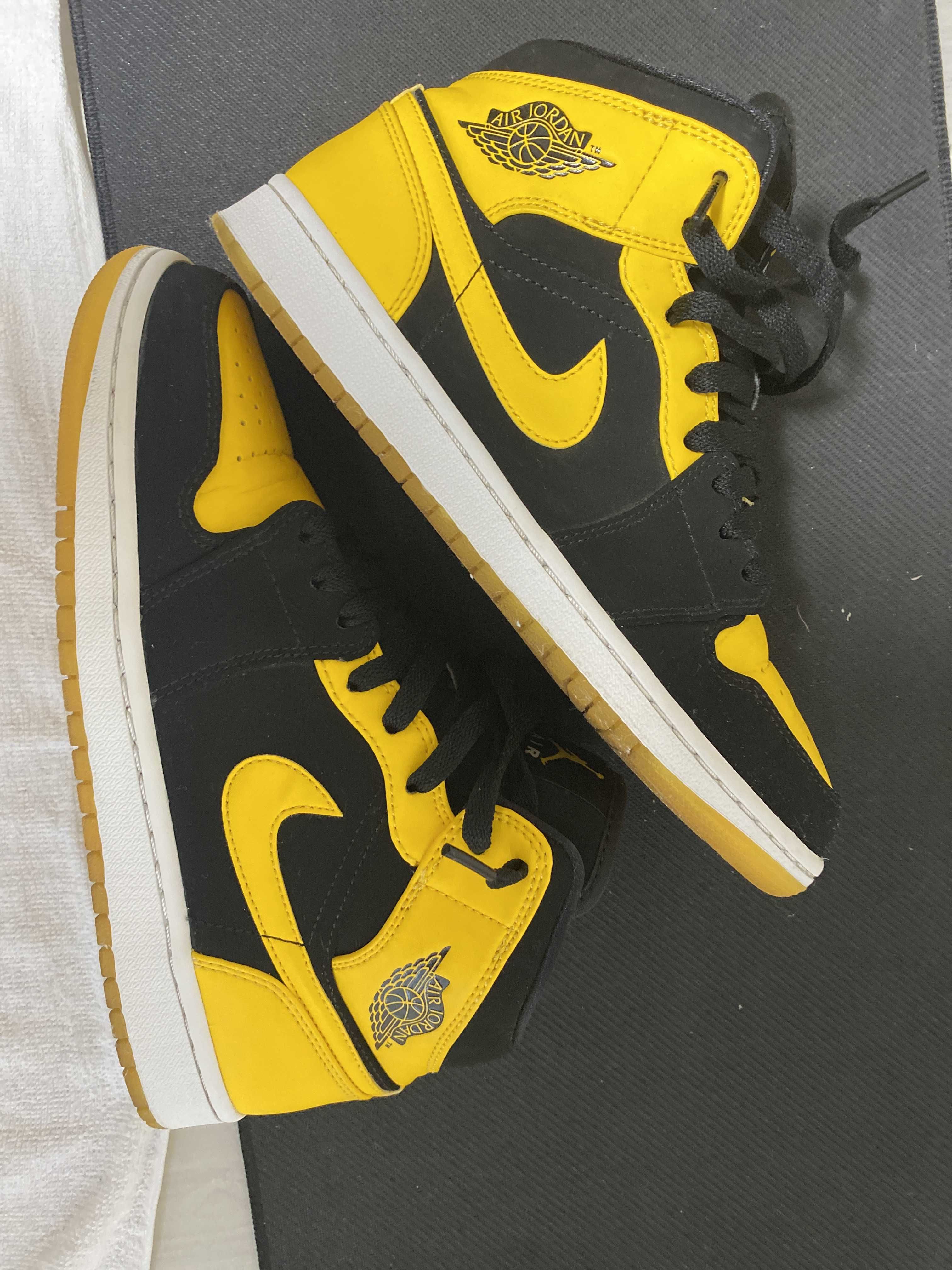 Nike Air Jordan 1 Retro Mid "New Love" (2017)