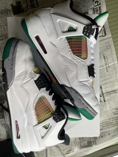 NIKE Women's AIR JORDAN 4 "LUCID GREEN"