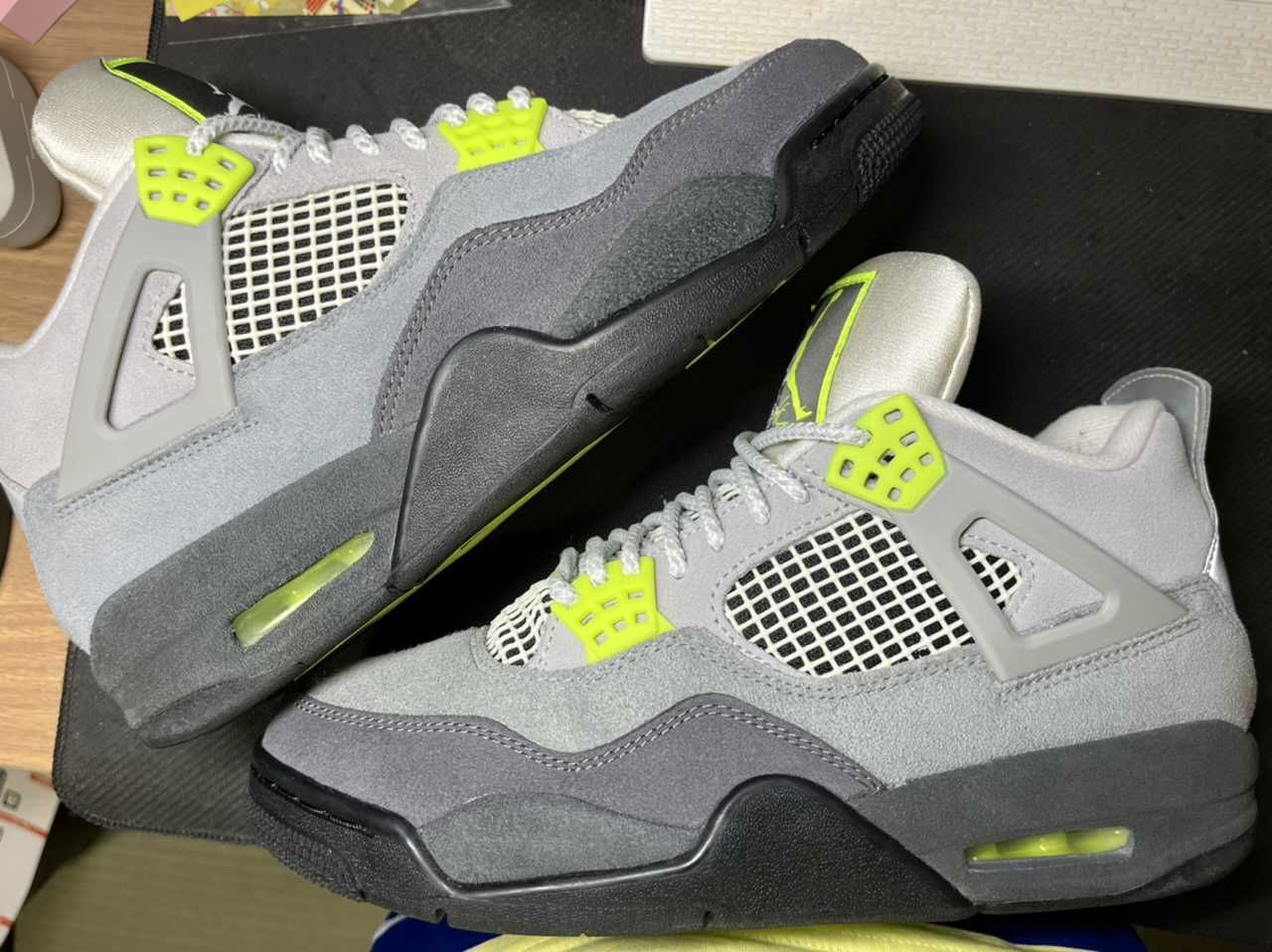 NIKE AIR JORDAN 4 RETRO LE "NEON"