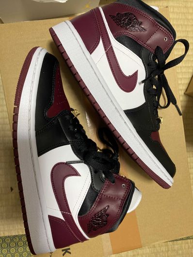 NIKE Women's AIR JORDAN 1 MID "DARK BEETROOT"