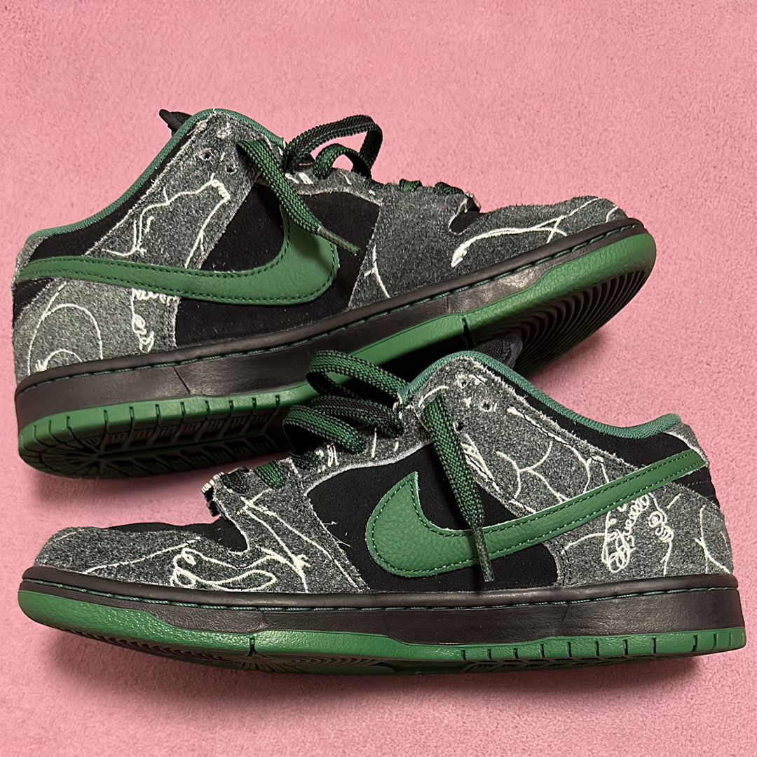 There Skateboards × Nike SB Dunk Low Pro "Anthracite and Gorge Green"