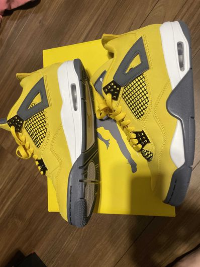 Nike Air Jordan 4 "Tour Yellow"