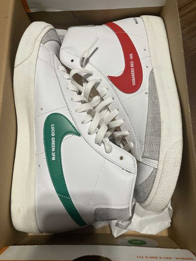 NIKE Women's MID BLAZER 77 "WHITE"