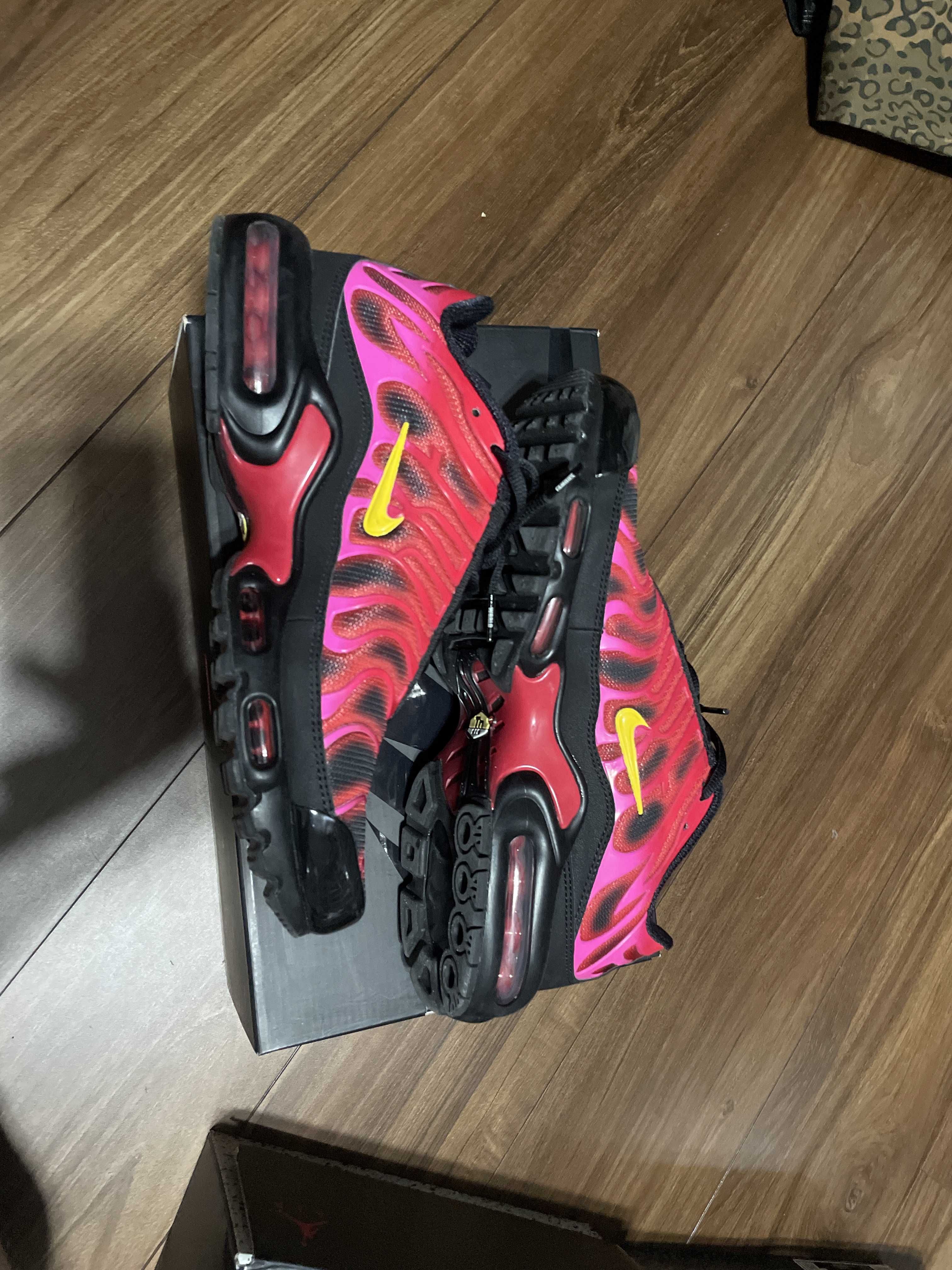 Supreme × Nike Air Max Plus "Hyper Grape"