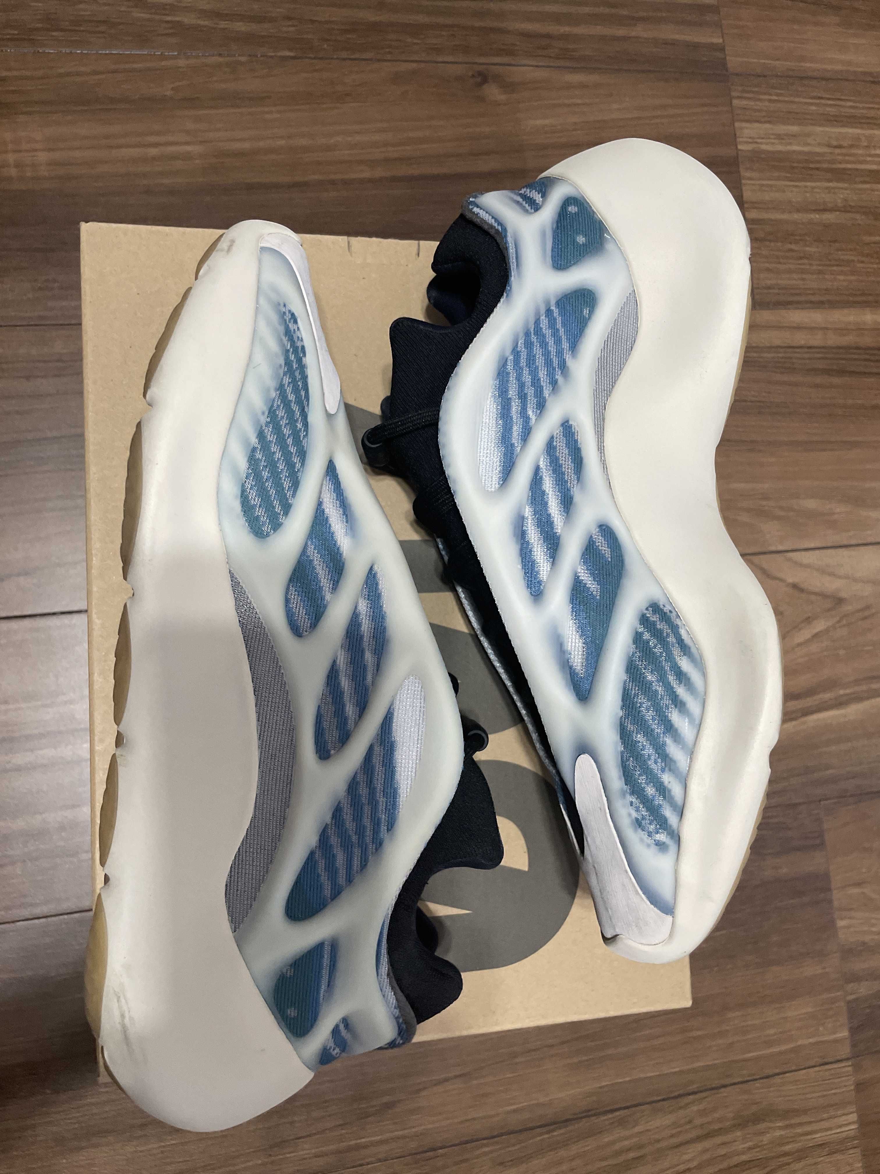 adidas YEEZY 700V3 "Kyanite"