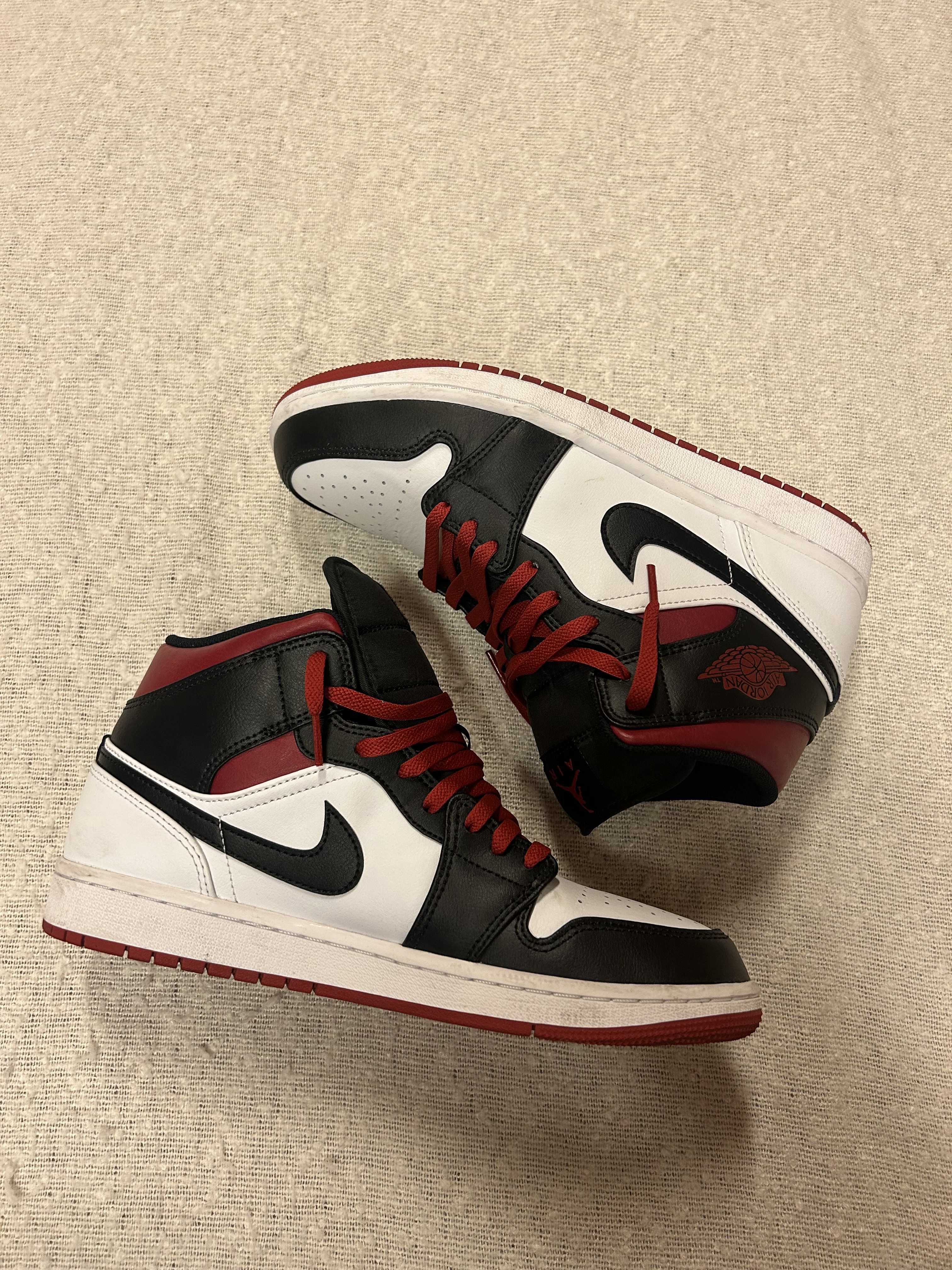Nike Air Jordan 1 Mid "Gym Red"