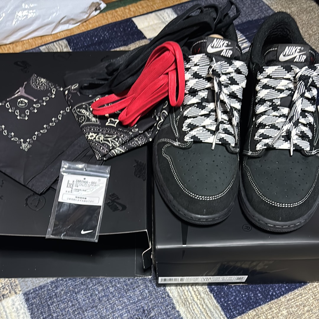 Travis Scott × Nike Air Jordan 1 Low OG SP "Black Phantom"