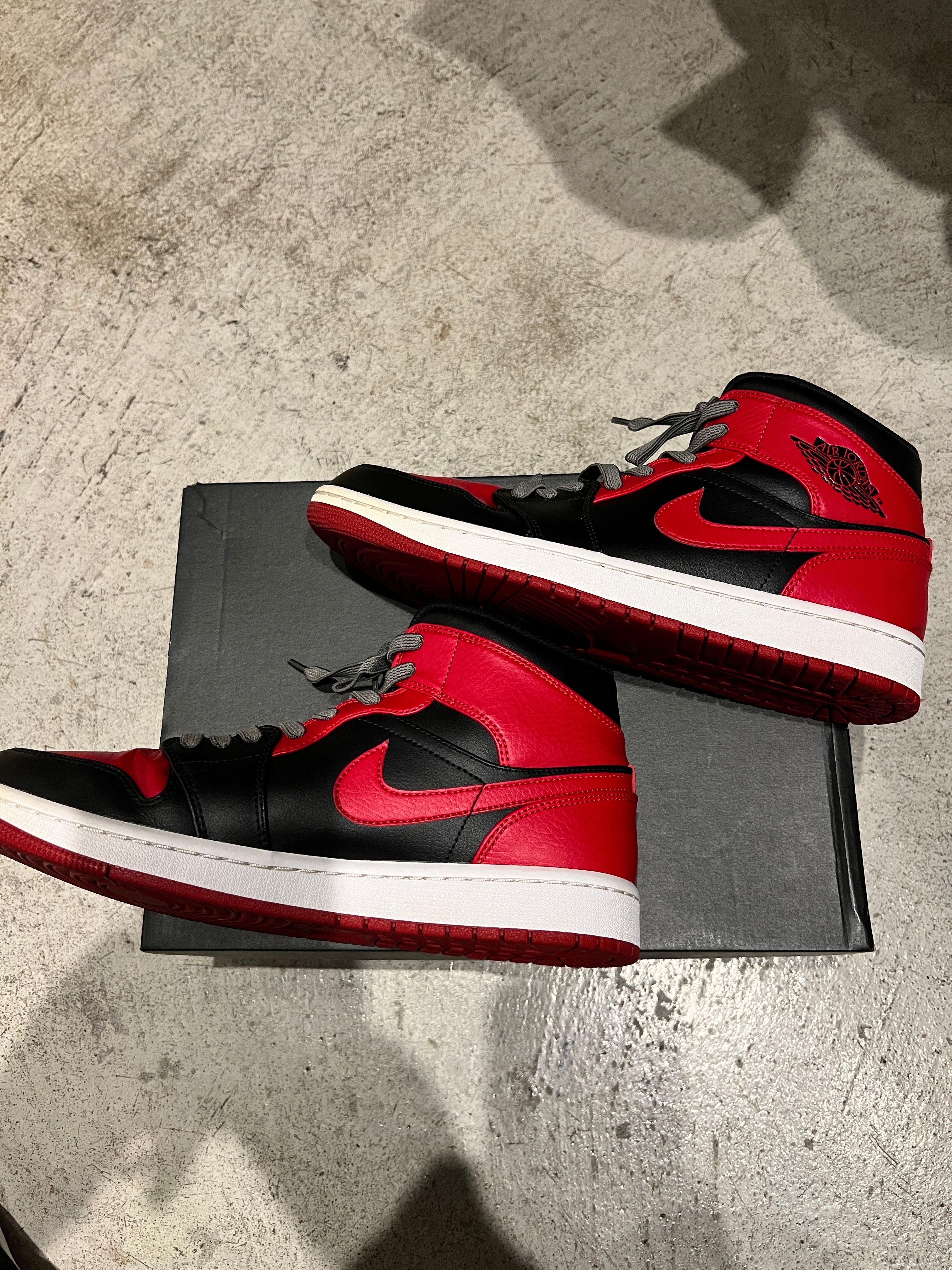 Nike Air Jordan 1 Mid "Bred"