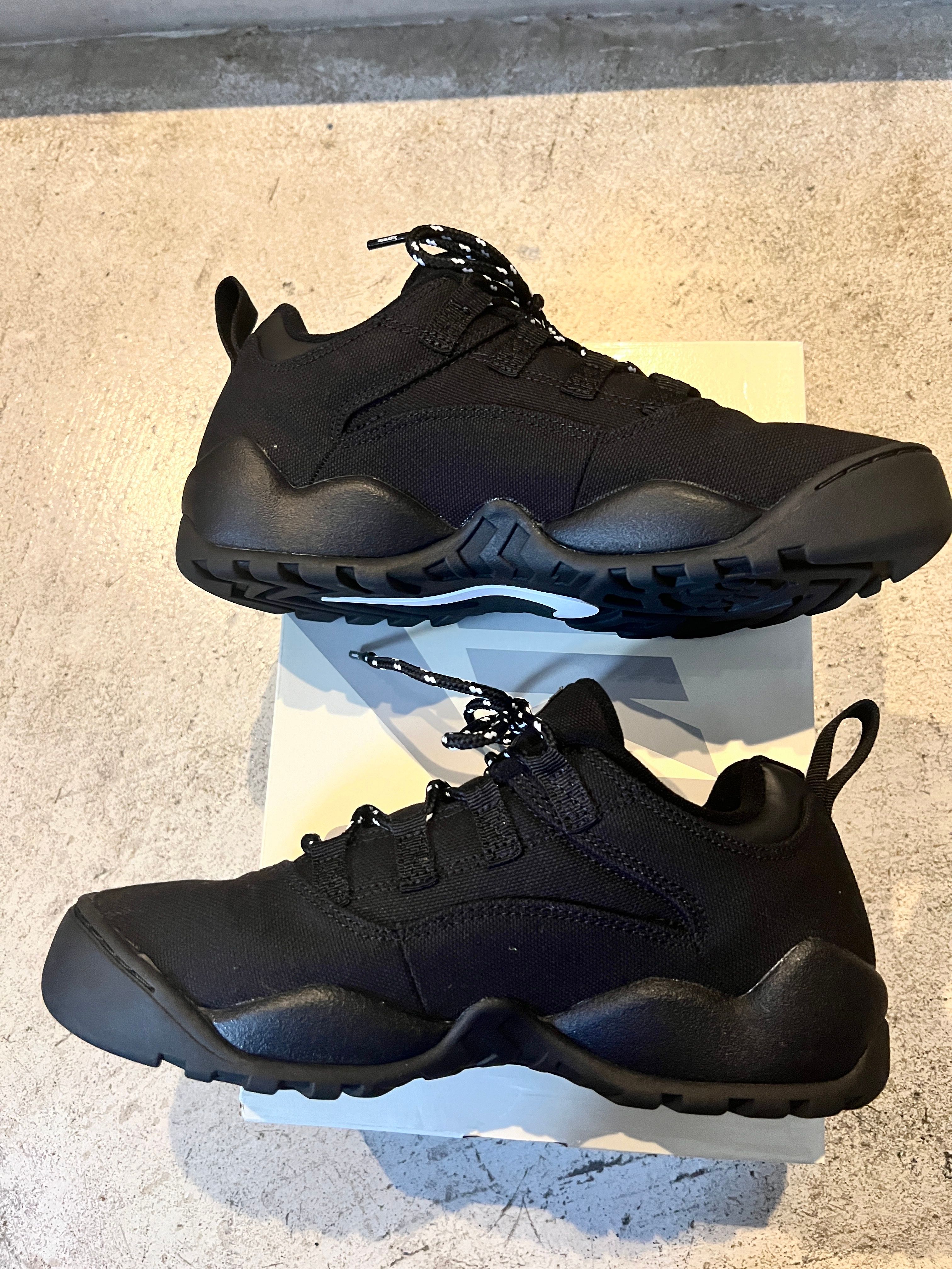 Supreme × Nike SB Darwin Low "Black"