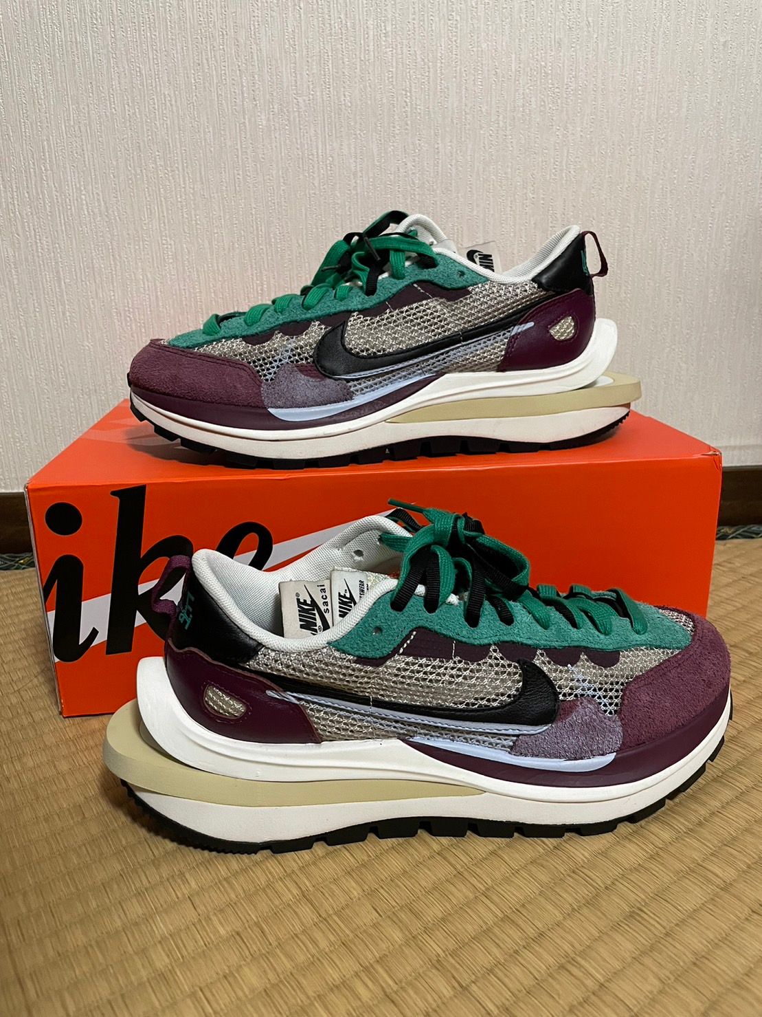 sacai × Nike Vapor Waffle "String/Red/Green"
