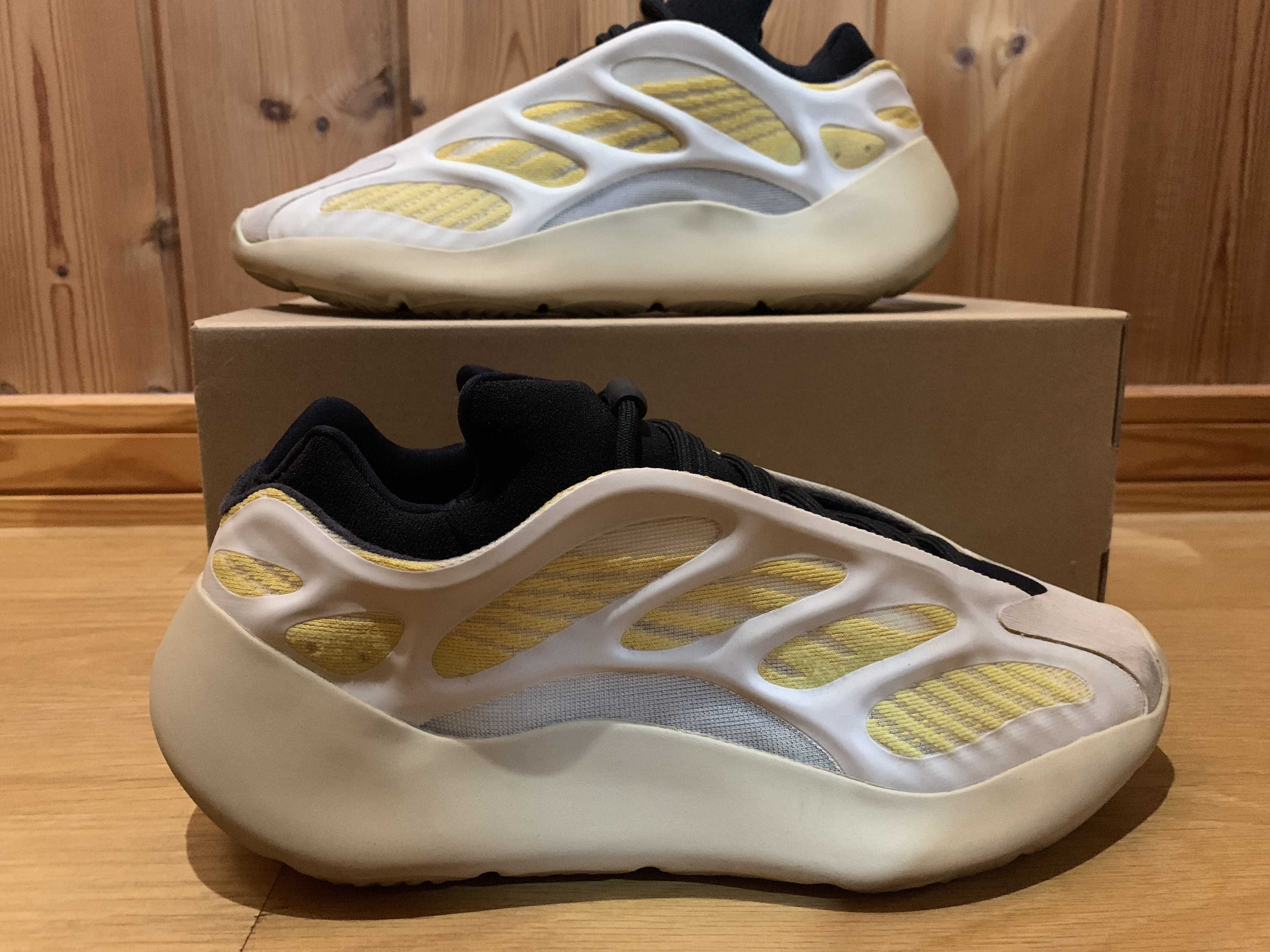 adidas YEEZY 700 V3 "Safflower"