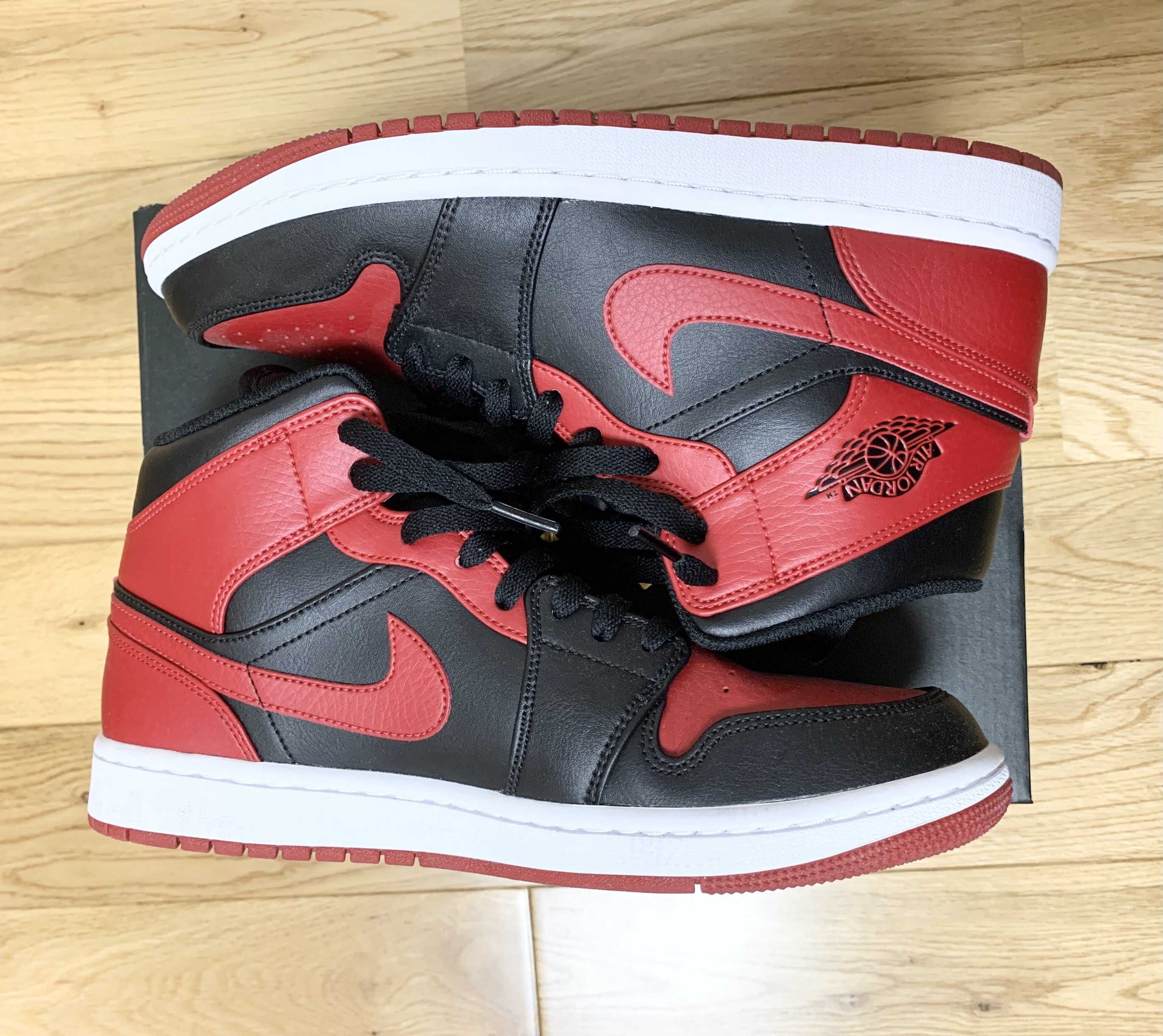 Nike Air Jordan 1 Mid "Bred"