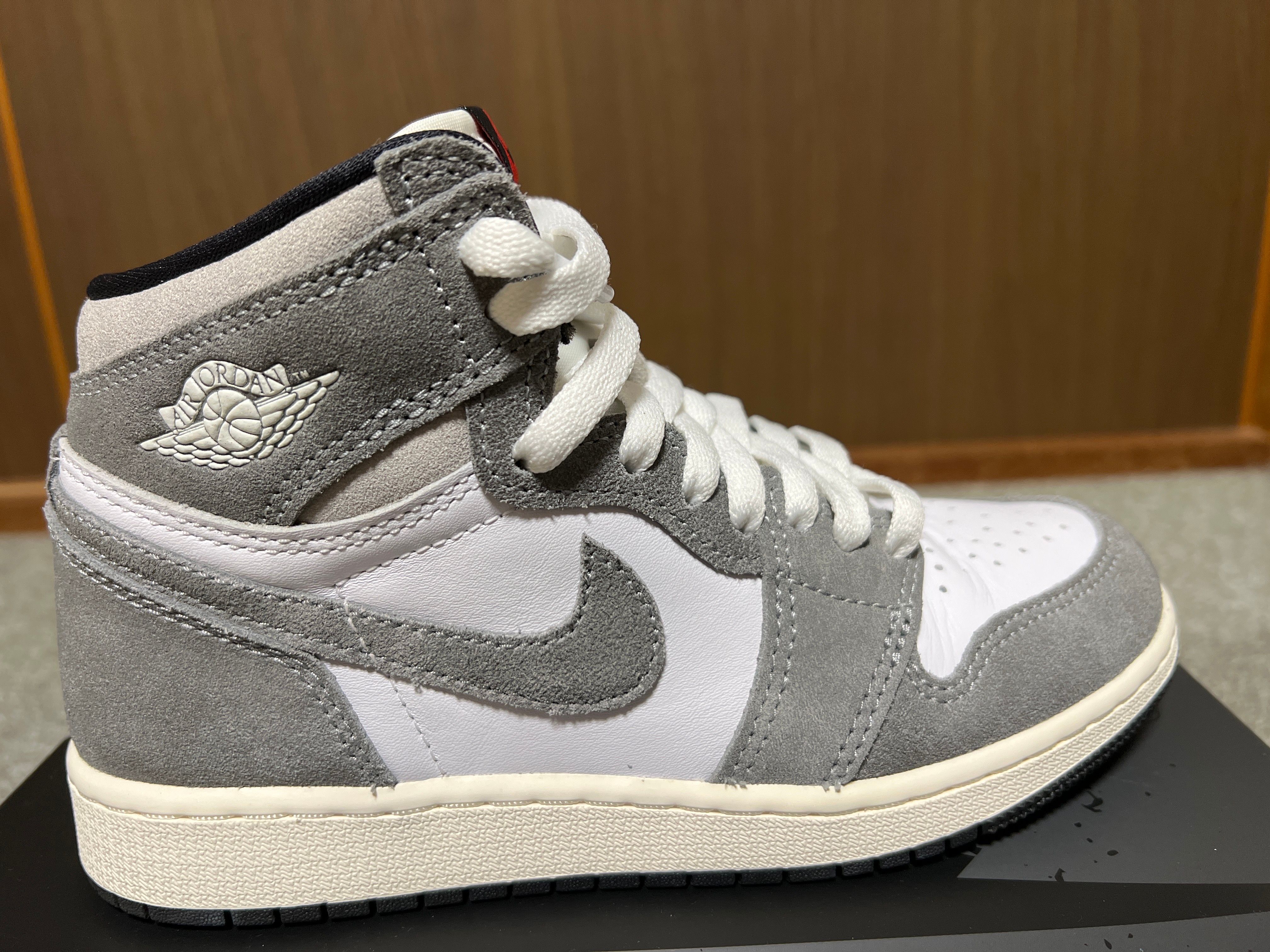 Nike GS Air Jordan 1 Retro High OG "Black and Smoke Grey"