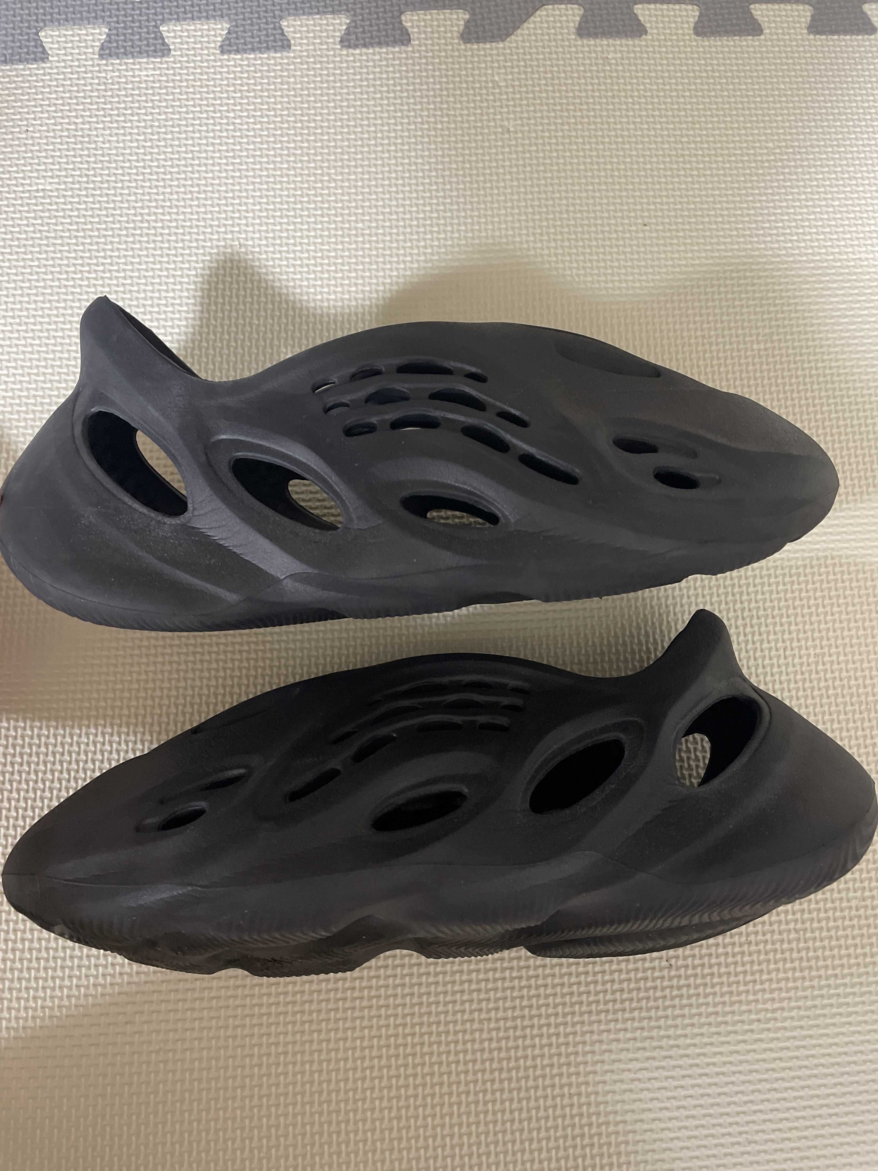 adidas YEEZY Foam Runner "Onyx"