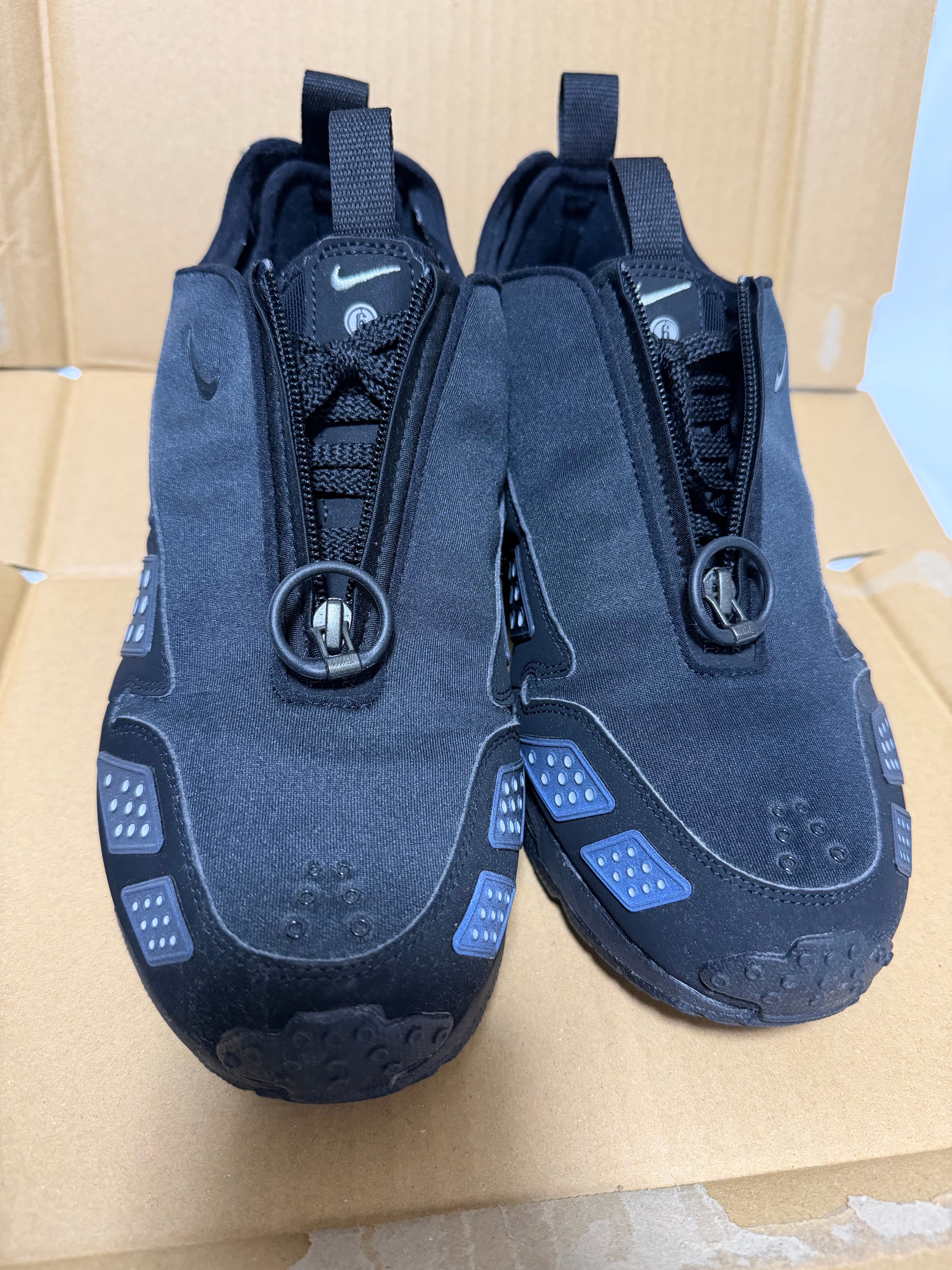 ナイキ ウィメンズ エアマックスサンダー "ブラック アンド シルバー"