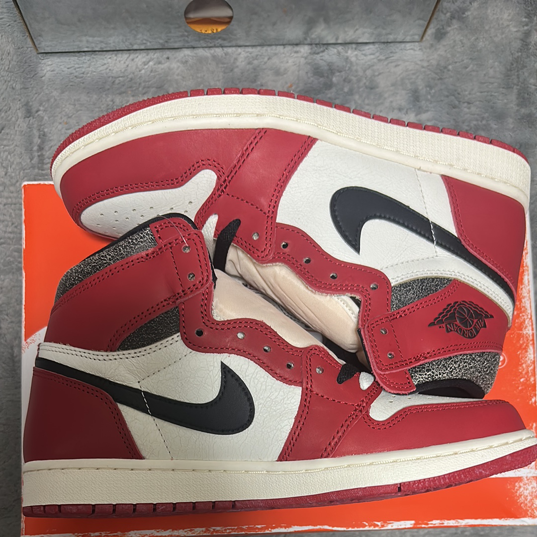 Nike Air Jordan 1 High OG "Lost & Found/Chicago"