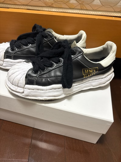 Maison MIHARA YASUHIRO BLAKEY OG Sole Leather Low-top Sneaker "Black"