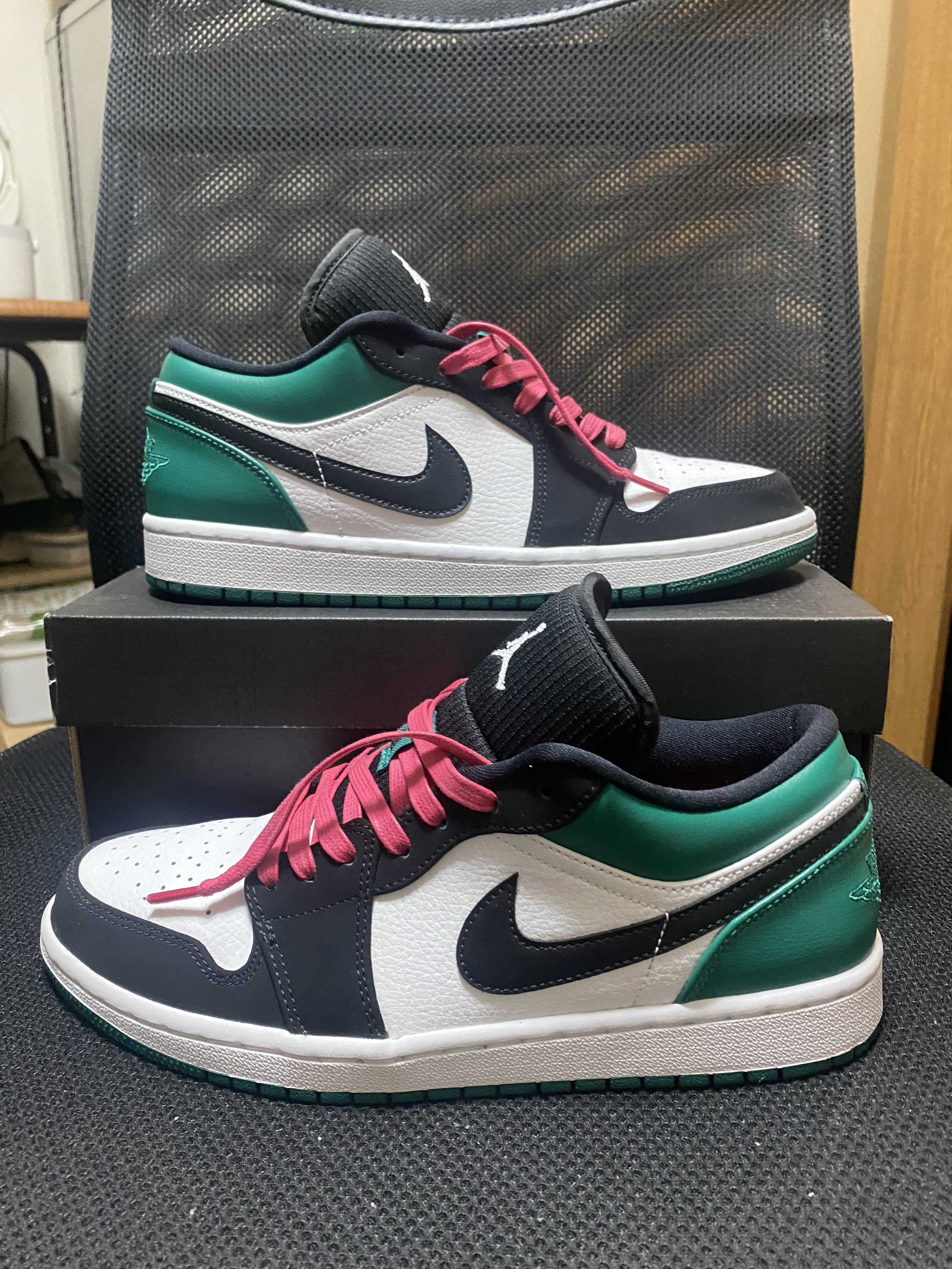 Nike Air Jordan 1 Low "White Black Mystic Green"
