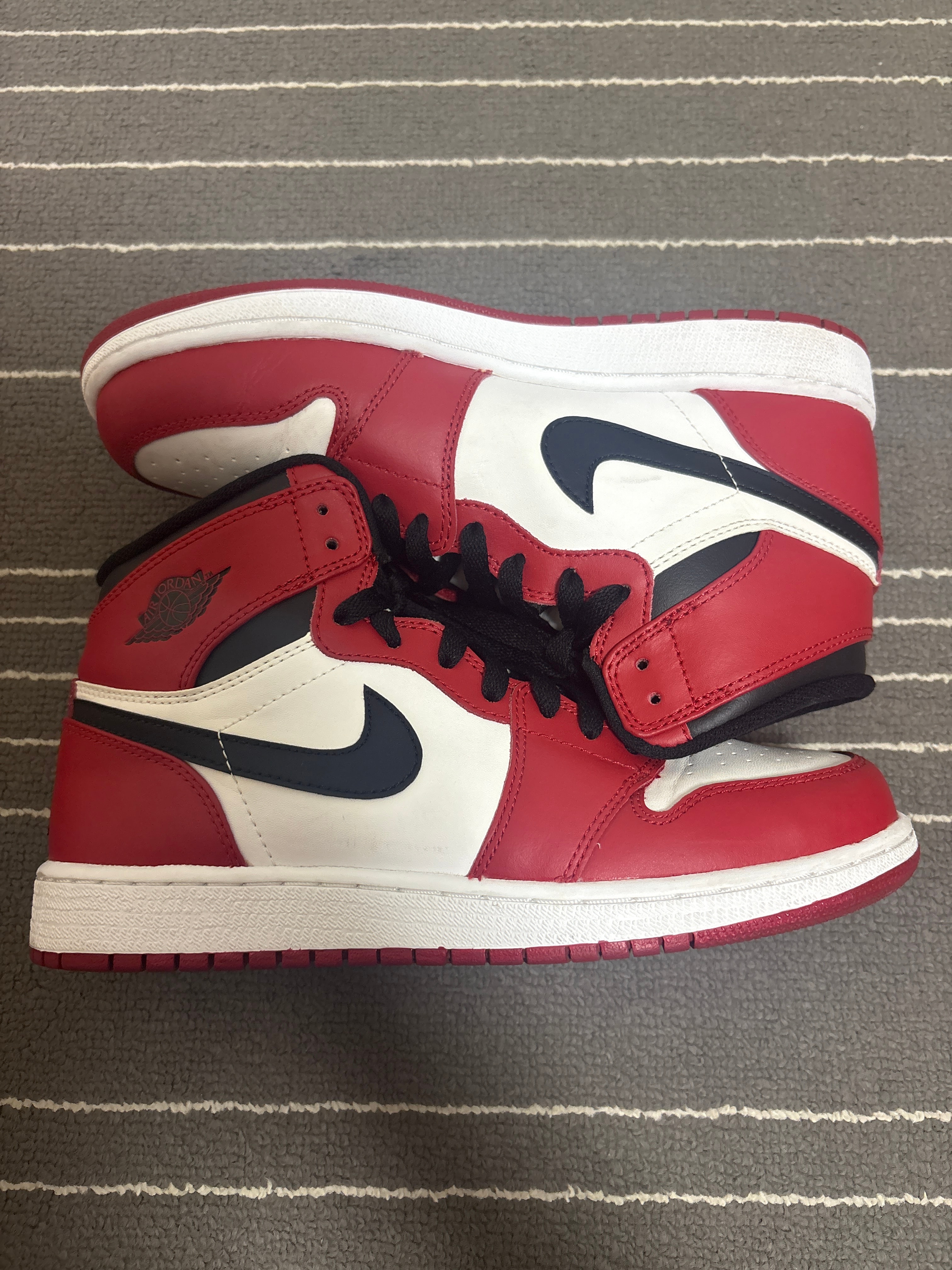 Nike GS Air Jordan 1 Retro "Chicago" (2013)