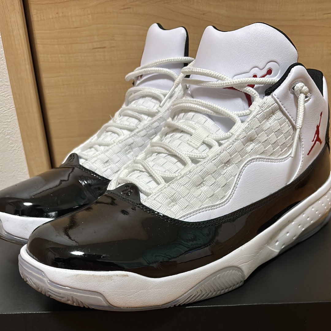 ナイキ ジョーダン マックス オーラ2 "ホワイト/ブラック/ジムレッド"