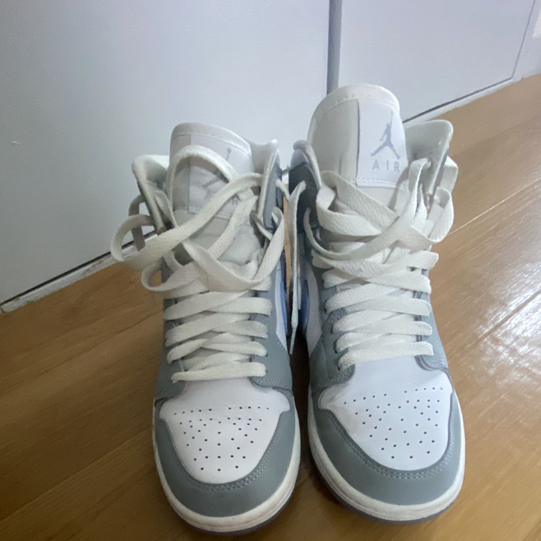 Nike Women's Air Jordan 1 Mid "Wolf Grey"