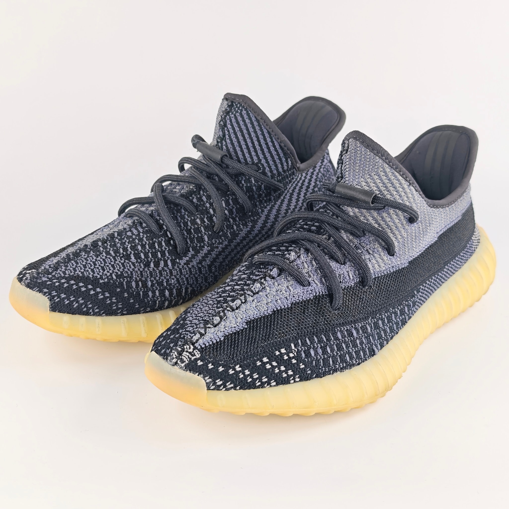 adidas YEEZY Boost 350V2 "Carbon"