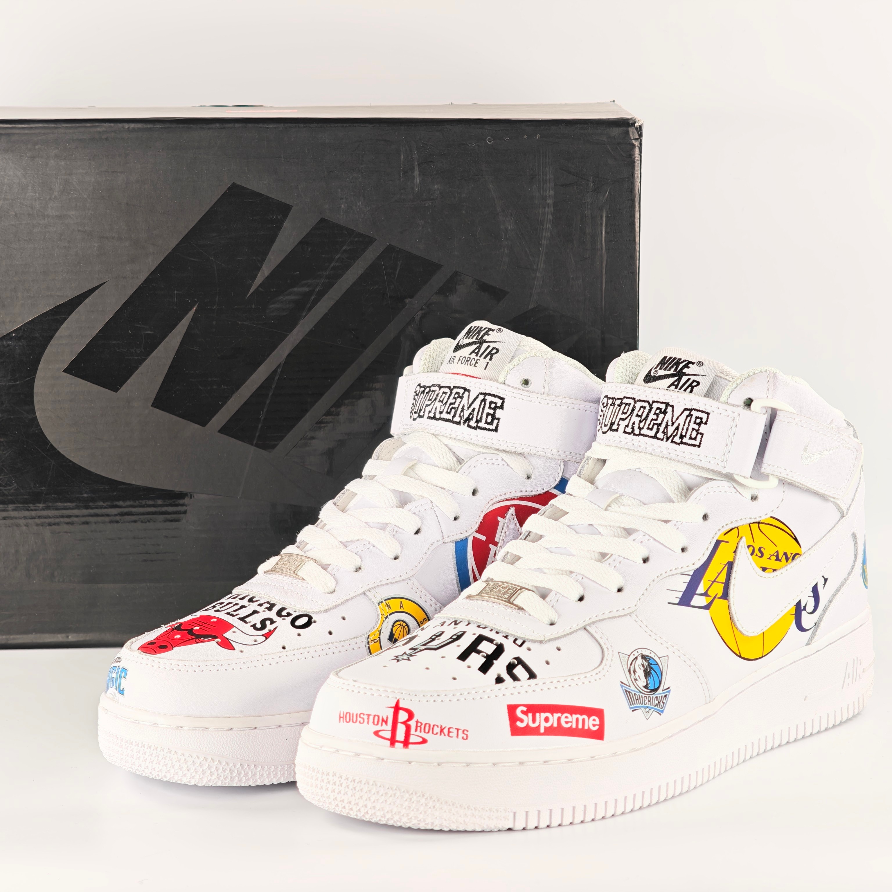 Supreme × NBA × Nike Air Force 1 Mid '07 "White"