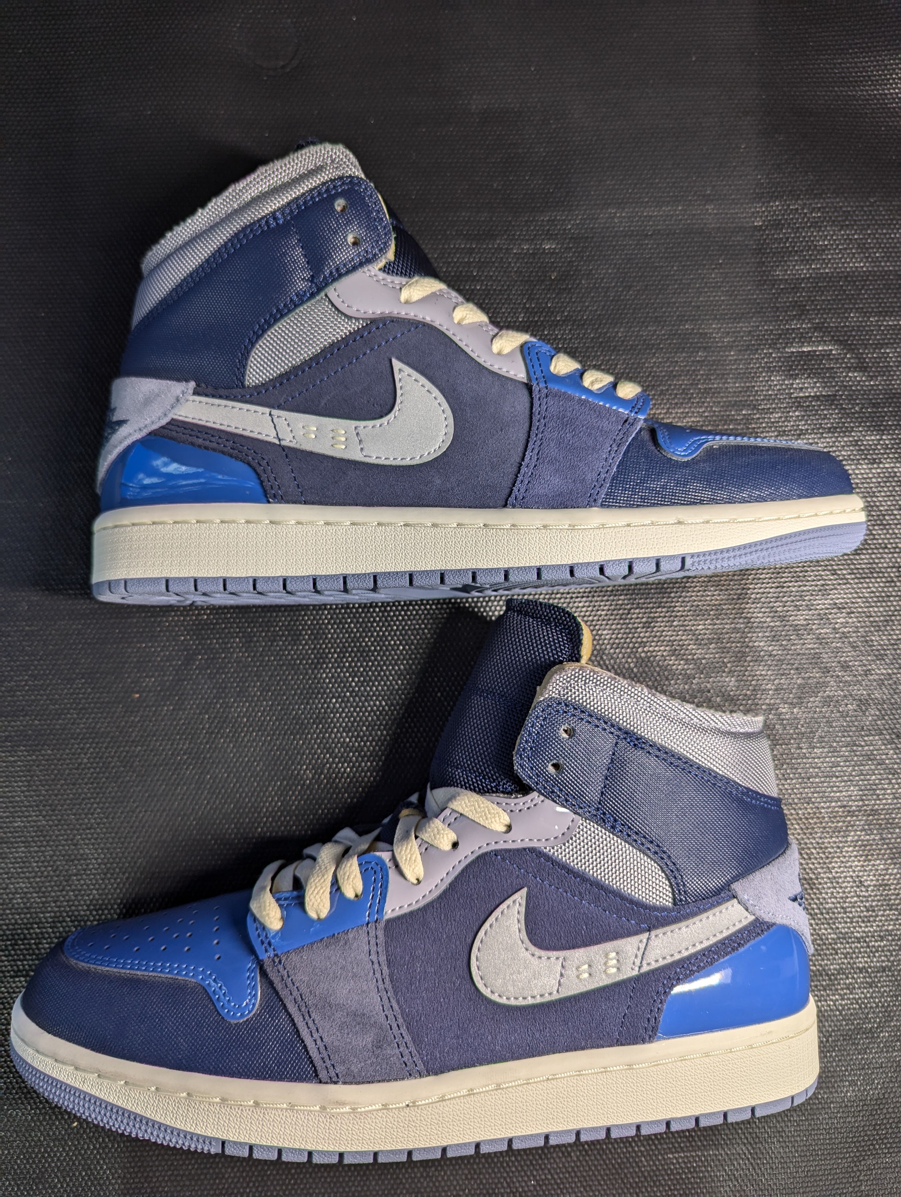 Nike Air Jordan 1 Mid Craft "Obsidian"