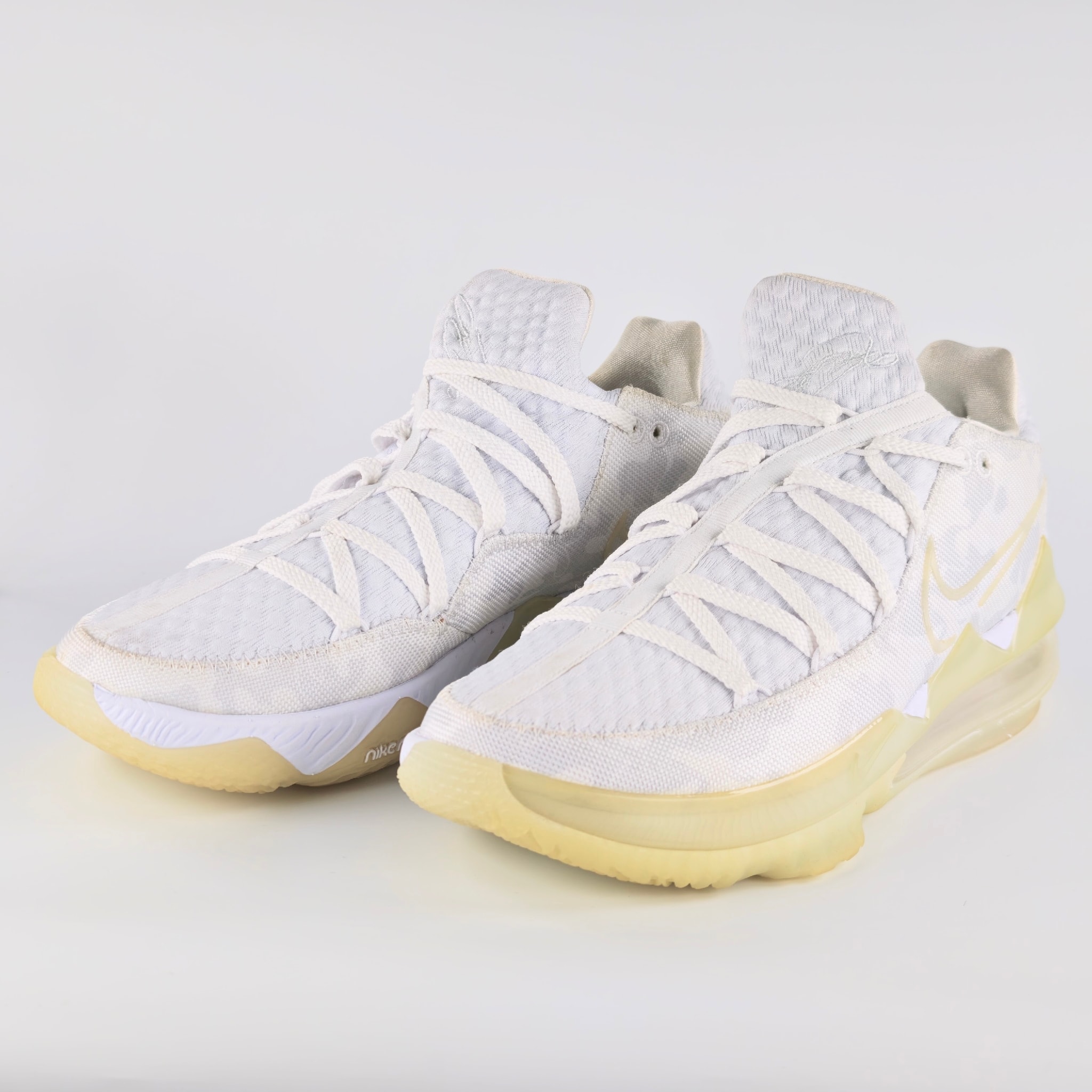 NIKE LEBRON XVII LOW "WHITE"