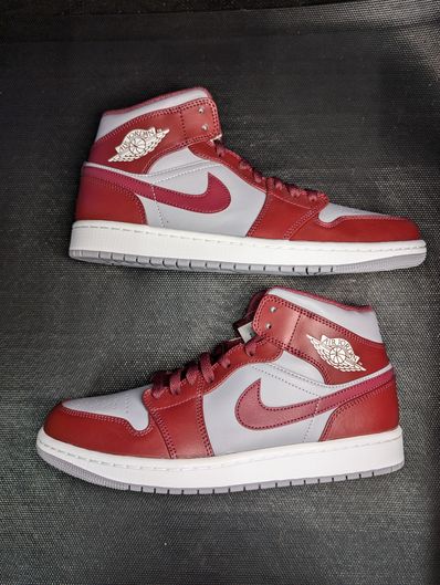 Nike Air Jordan 1 Mid "Team Red"