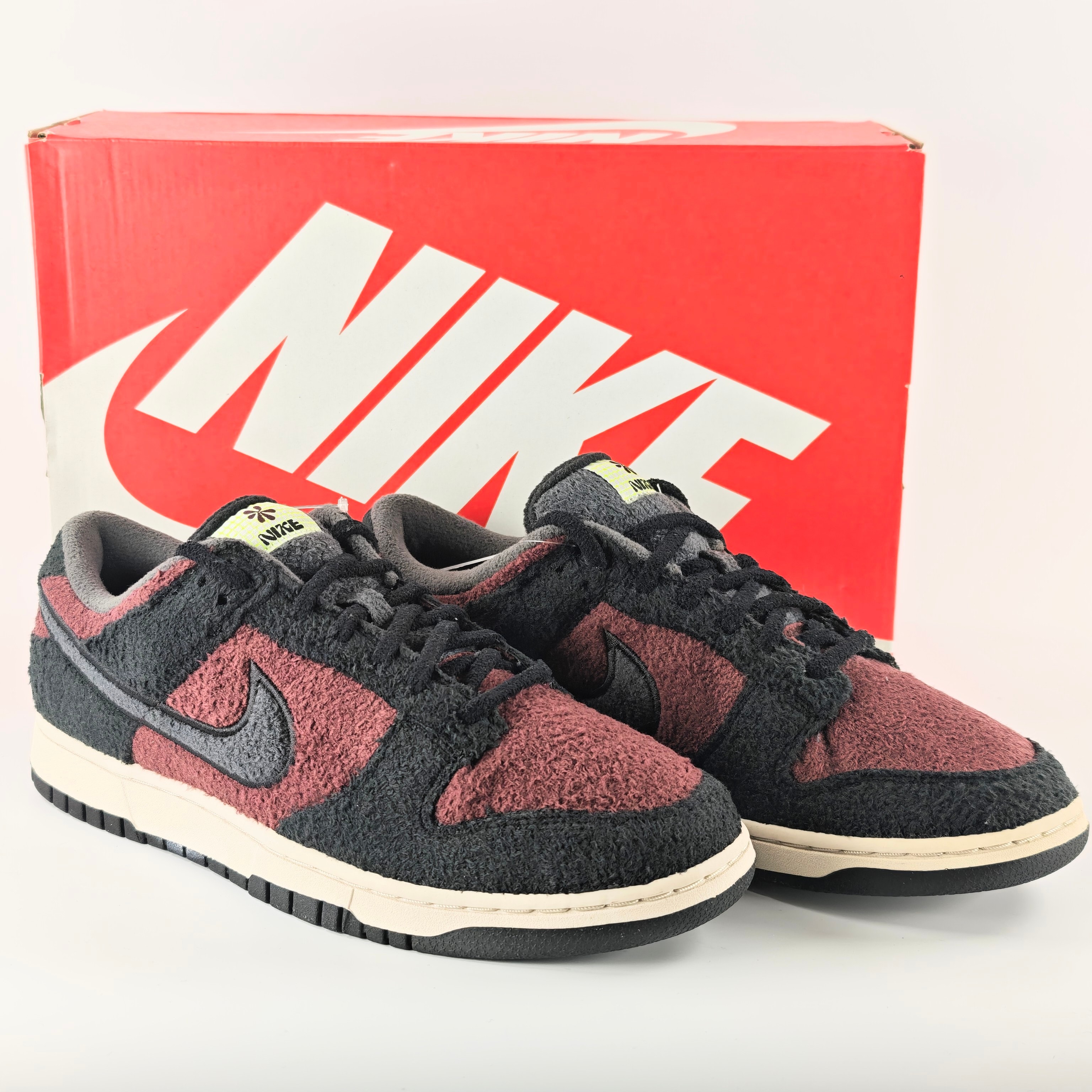 ナイキ ウィメンズ ダンク ロー SE "バーガンディ クラッシュ"