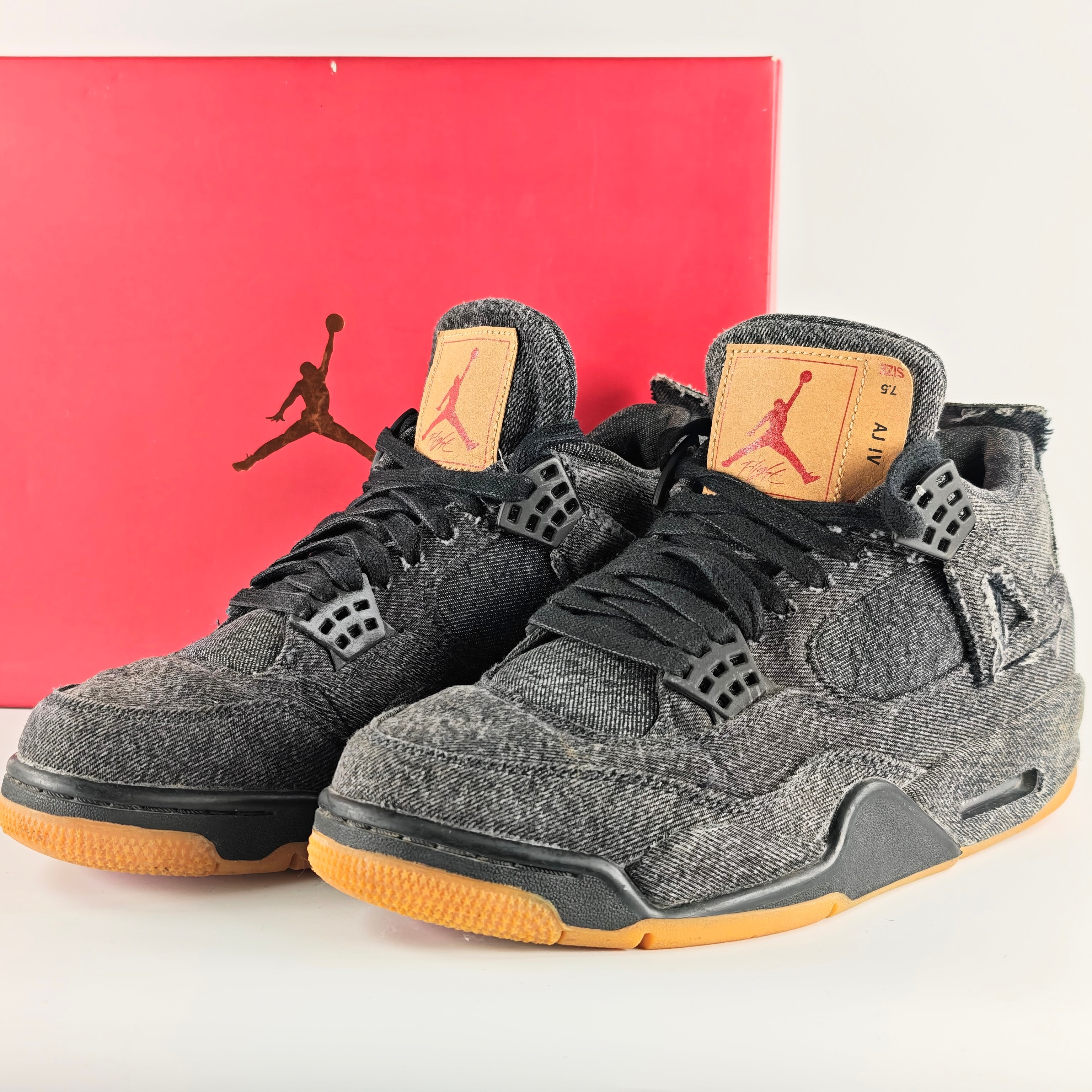 Nike × Levi's Air Jordan 4 "Black Denim" (LEVIS Tab)