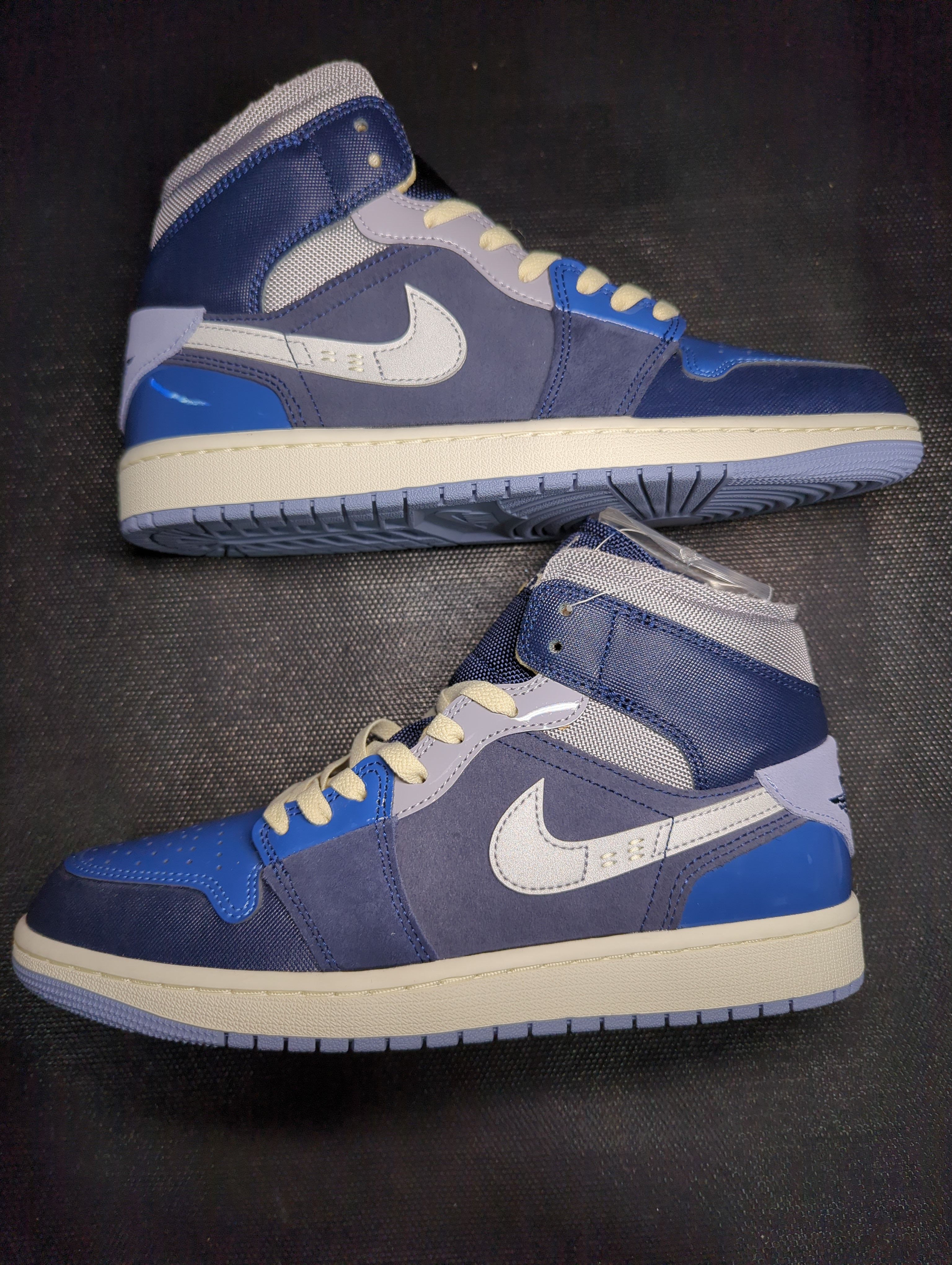 Nike Air Jordan 1 Mid Craft "Obsidian"