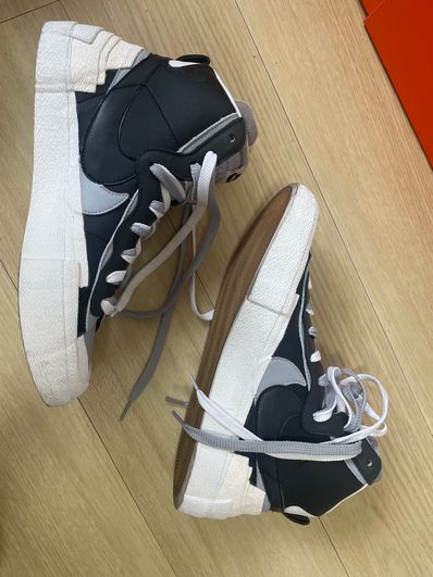 sacai × NIKE BLAZER MID "BLACK/WOLF GREY/WHITE"