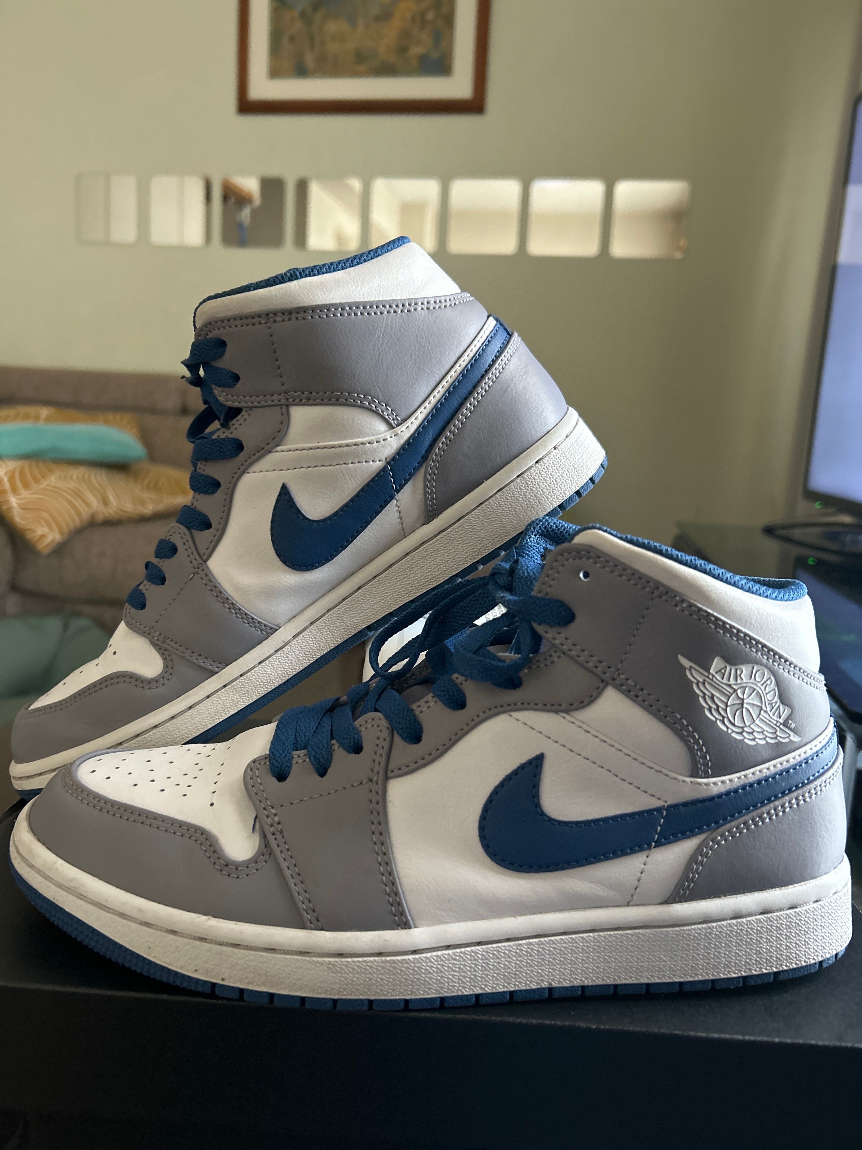 Nike Air Jordan 1 Mid "True Blue"