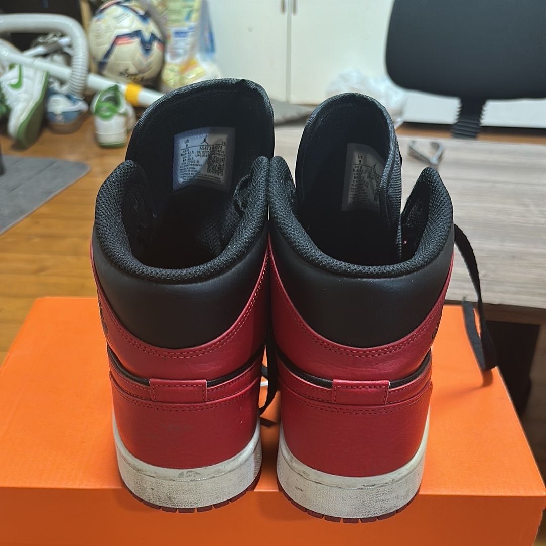 Nike Air Jordan 1 Mid "Bred"