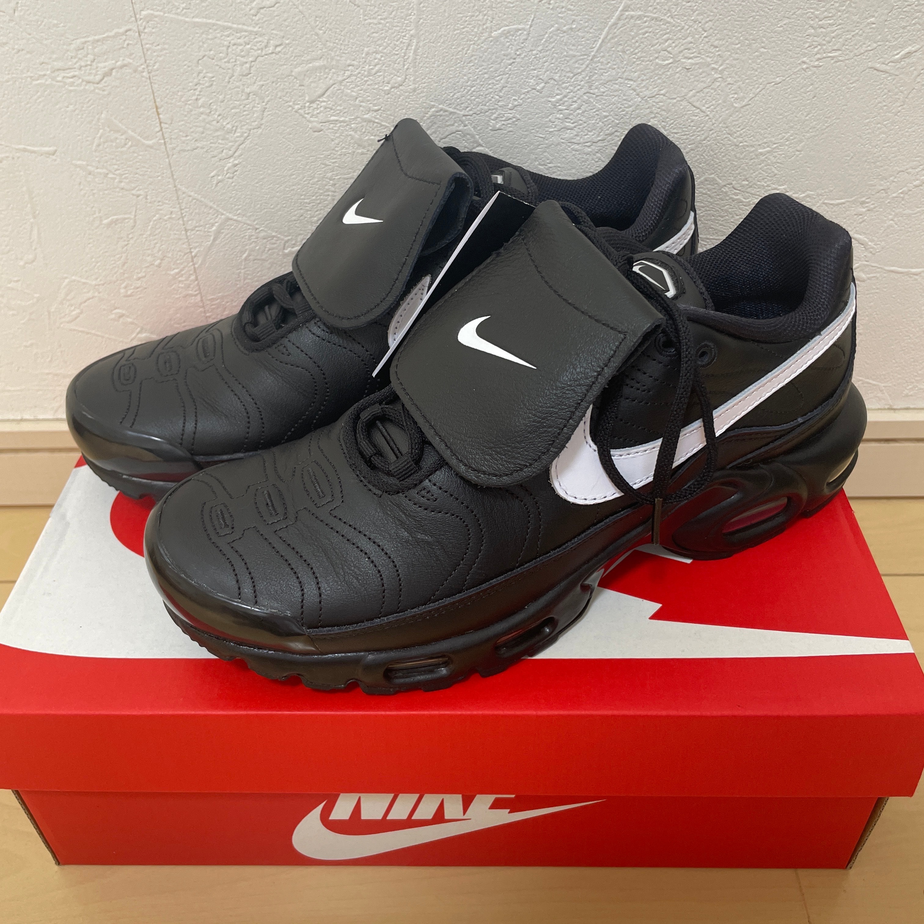 ナイキ ウィメンズ エアマックスプラス ティエンポ "ブラック"