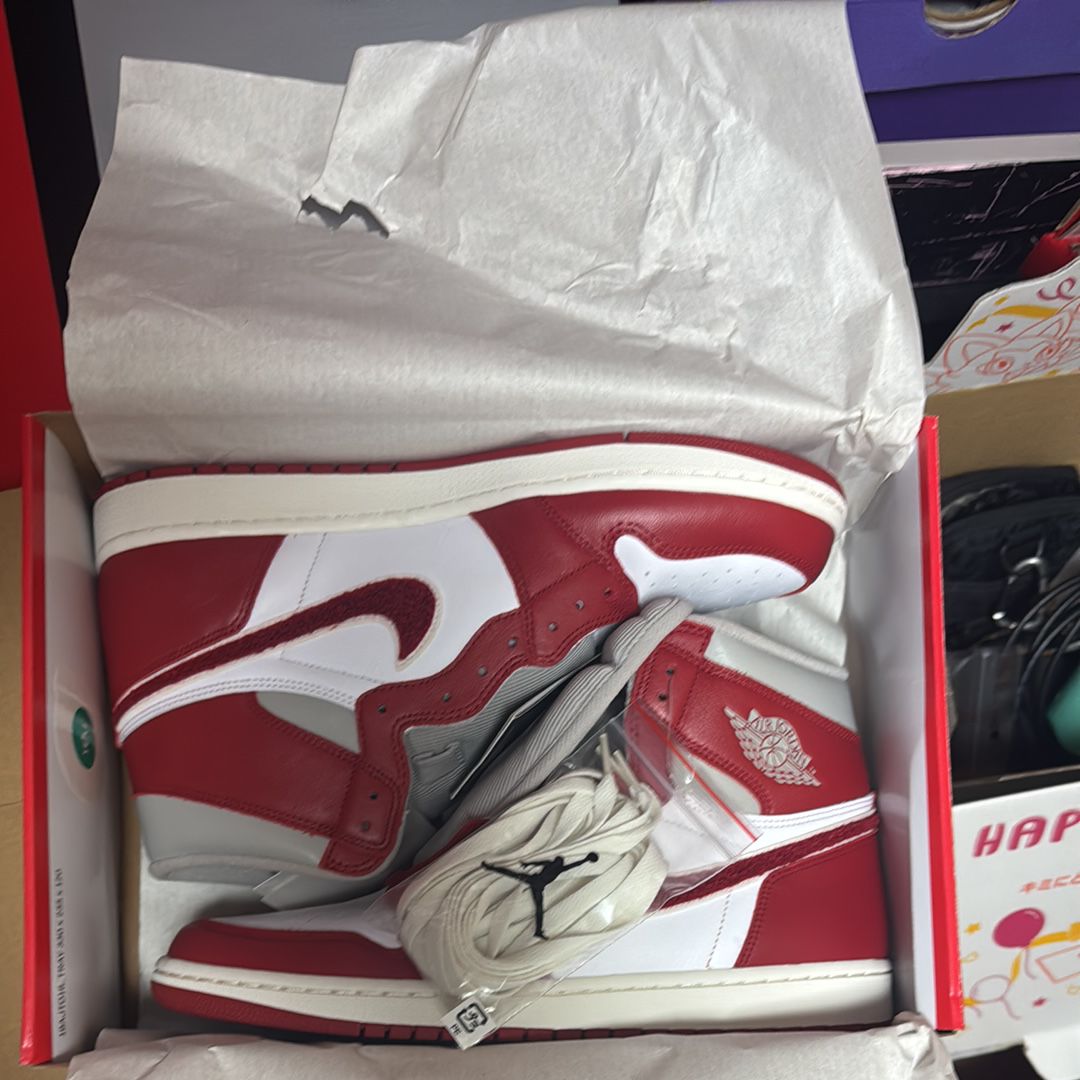 Nike Women's Air Jordan 1 High OG "Newstalgia"