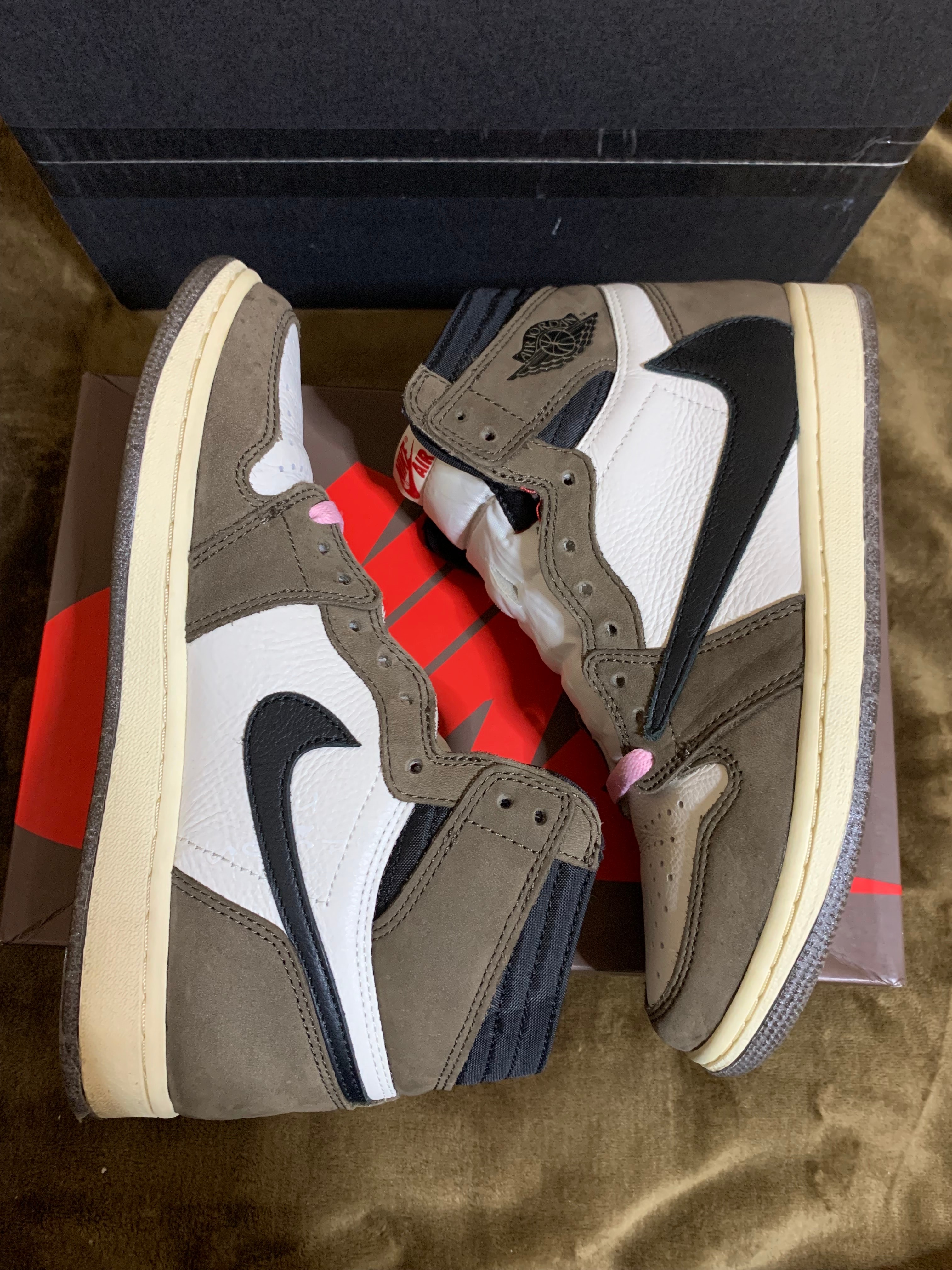 Travis Scott × Nike Air Jordan 1 Retro High OG TS SP "Sail/Dark Mocha"