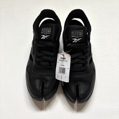 Maison Margiela x Reebok Classic Leather Tabi DQ "Black/Footwear White/Black"